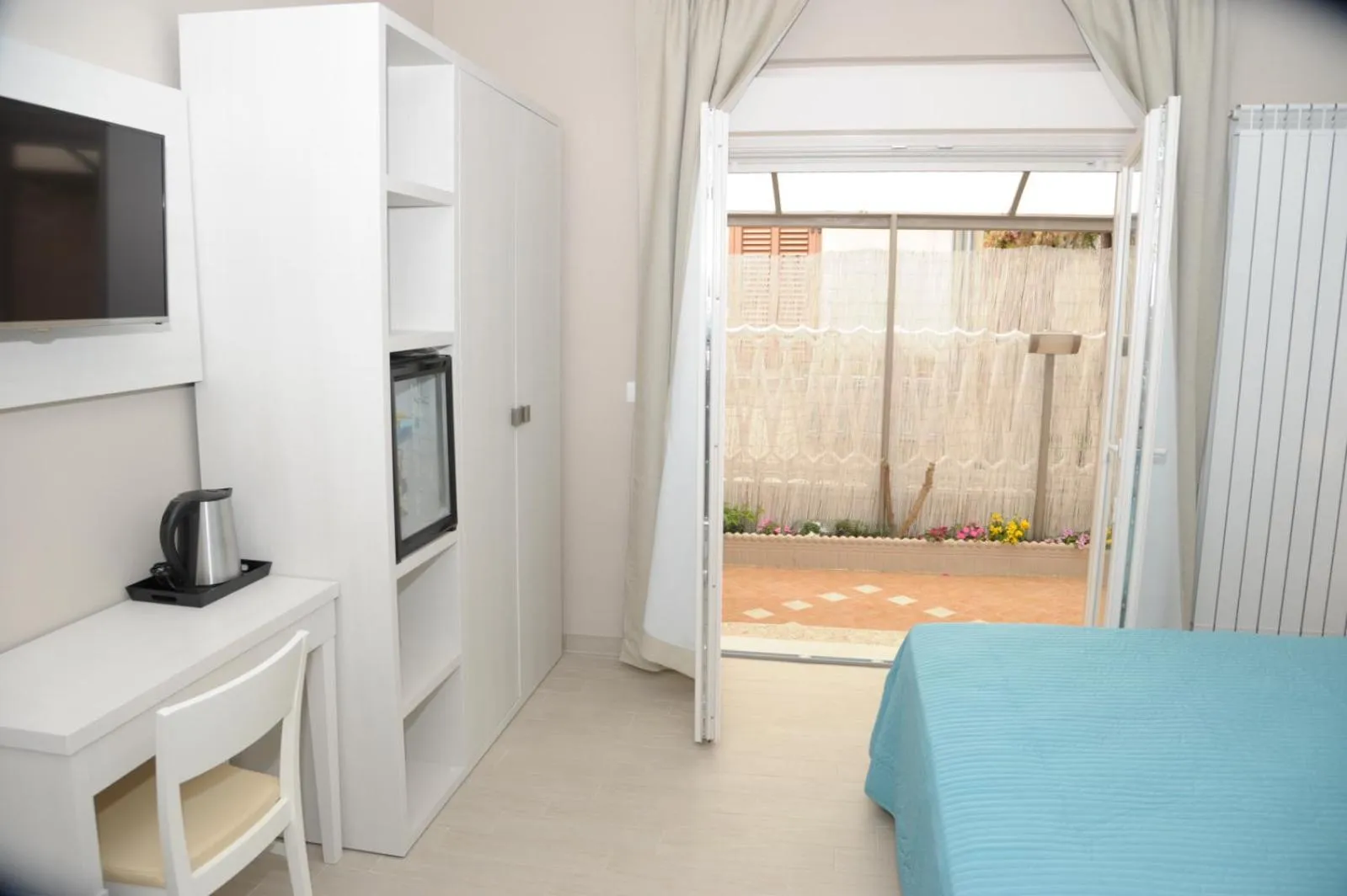 Photo of the whole room, Bed in Mediterranea Sea House