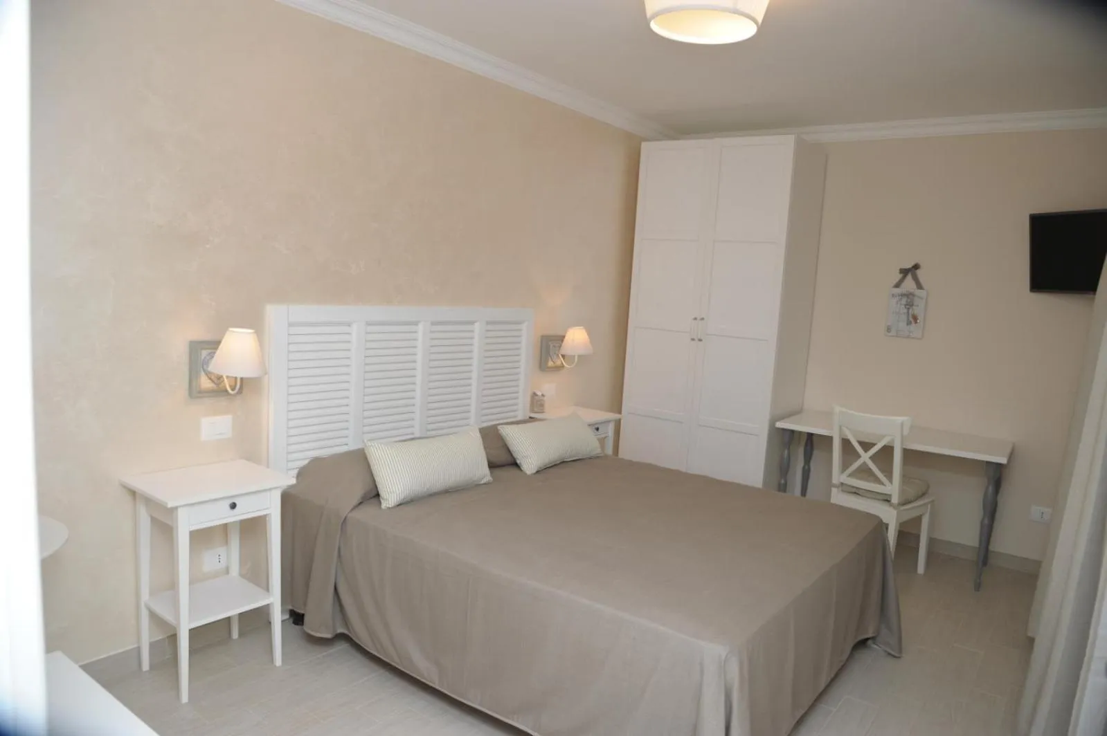 Photo of the whole room, Bed in Mediterranea Sea House