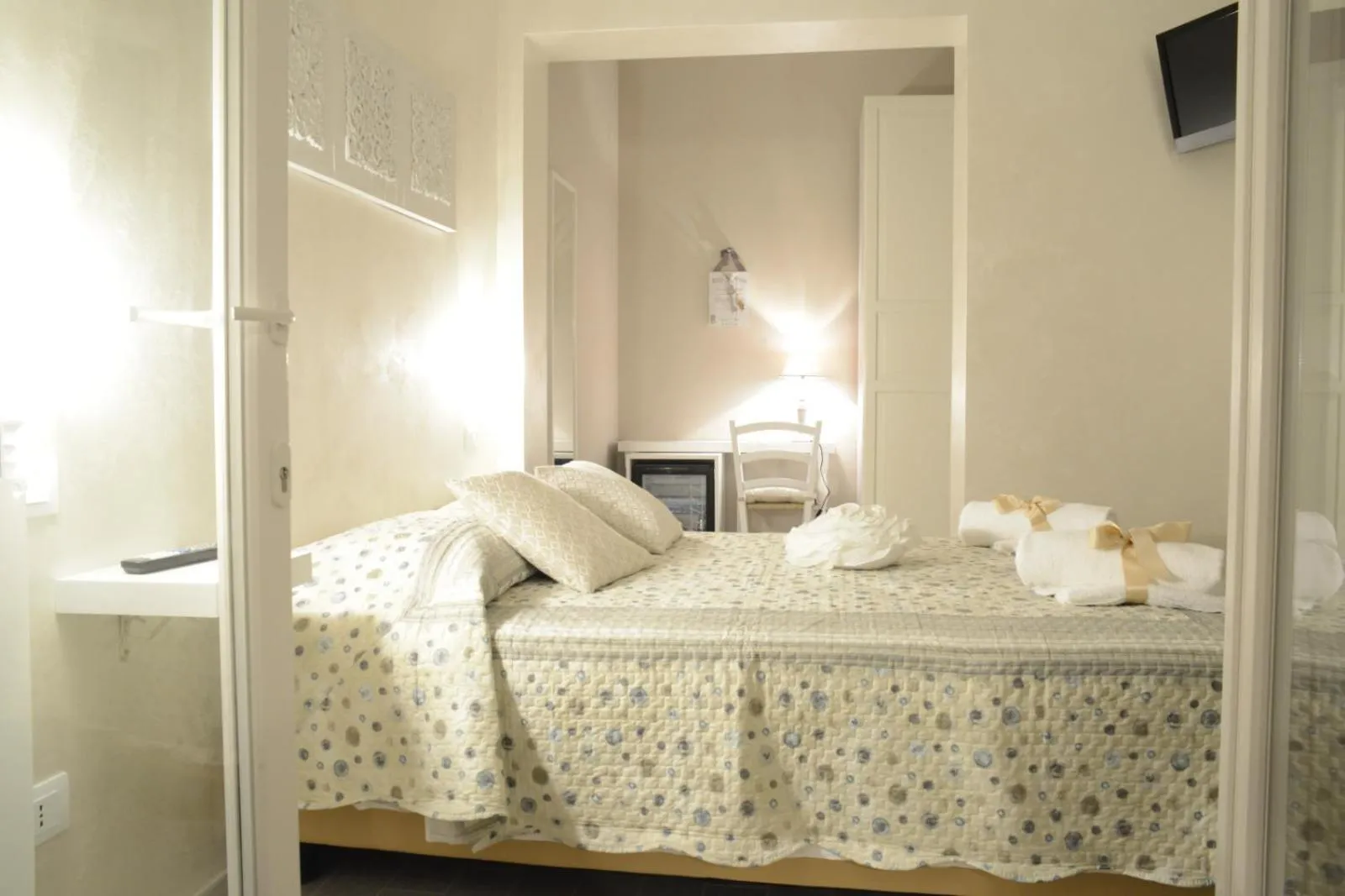 Photo of the whole room, Bed in Mediterranea Sea House