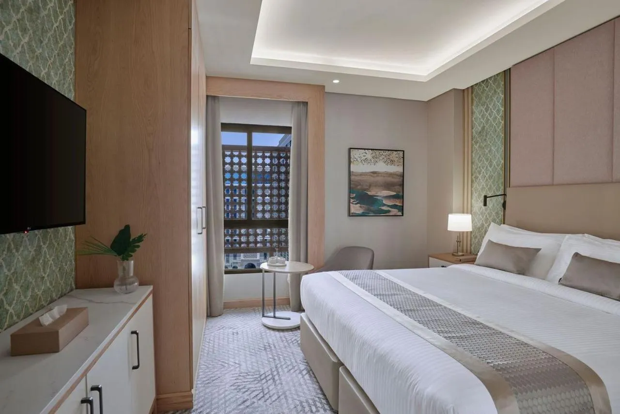 Bedroom, Bed in Makarem Haram view suites