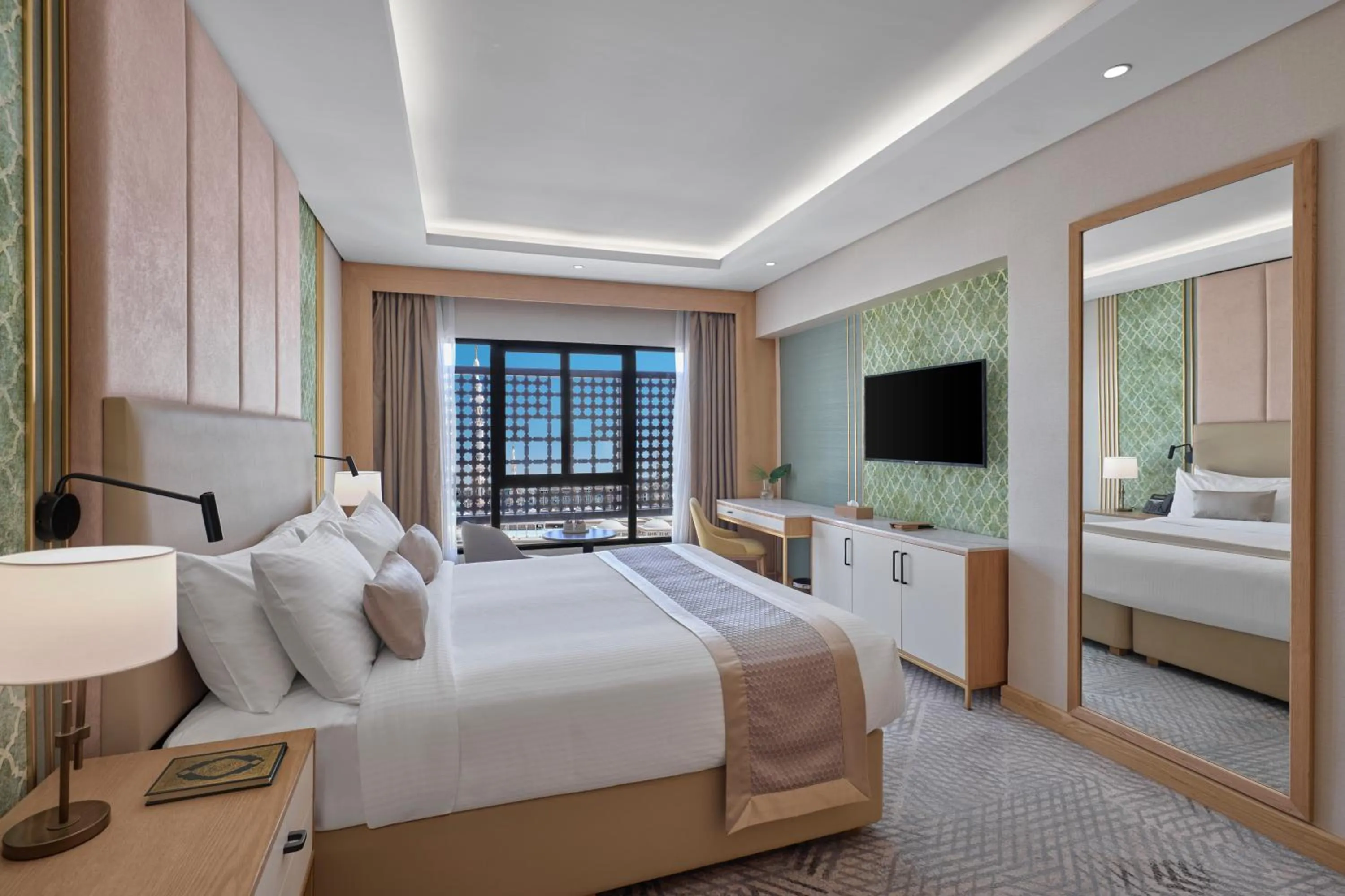 Photo of the whole room, Bed in Makarem Haram view suites