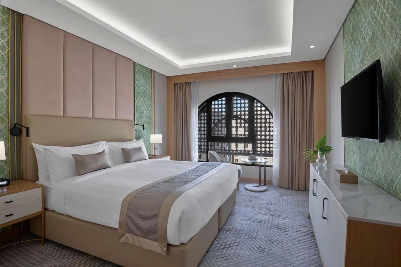 Bedroom, Bed in Makarem Haram view suites
