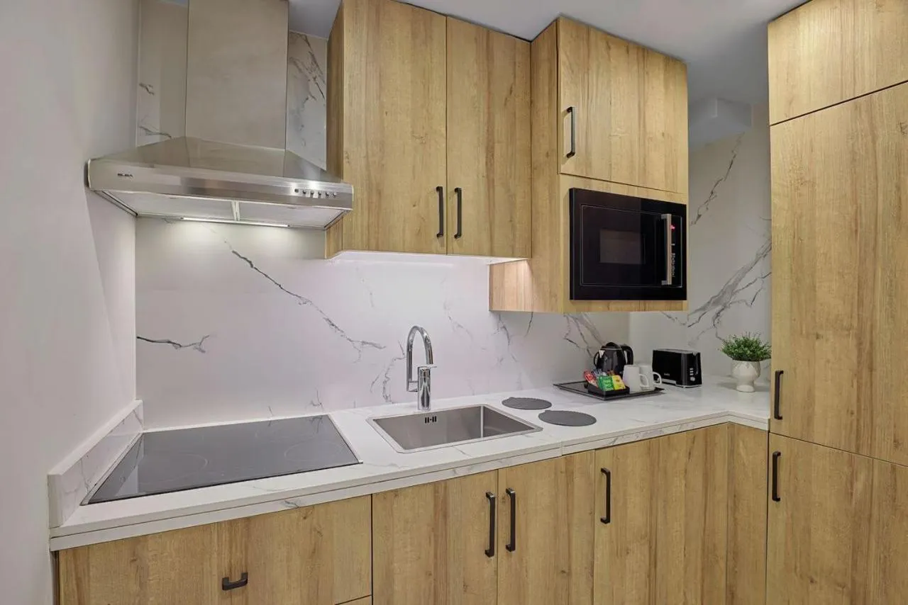 Kitchen or kitchenette in Makarem Haram view suites