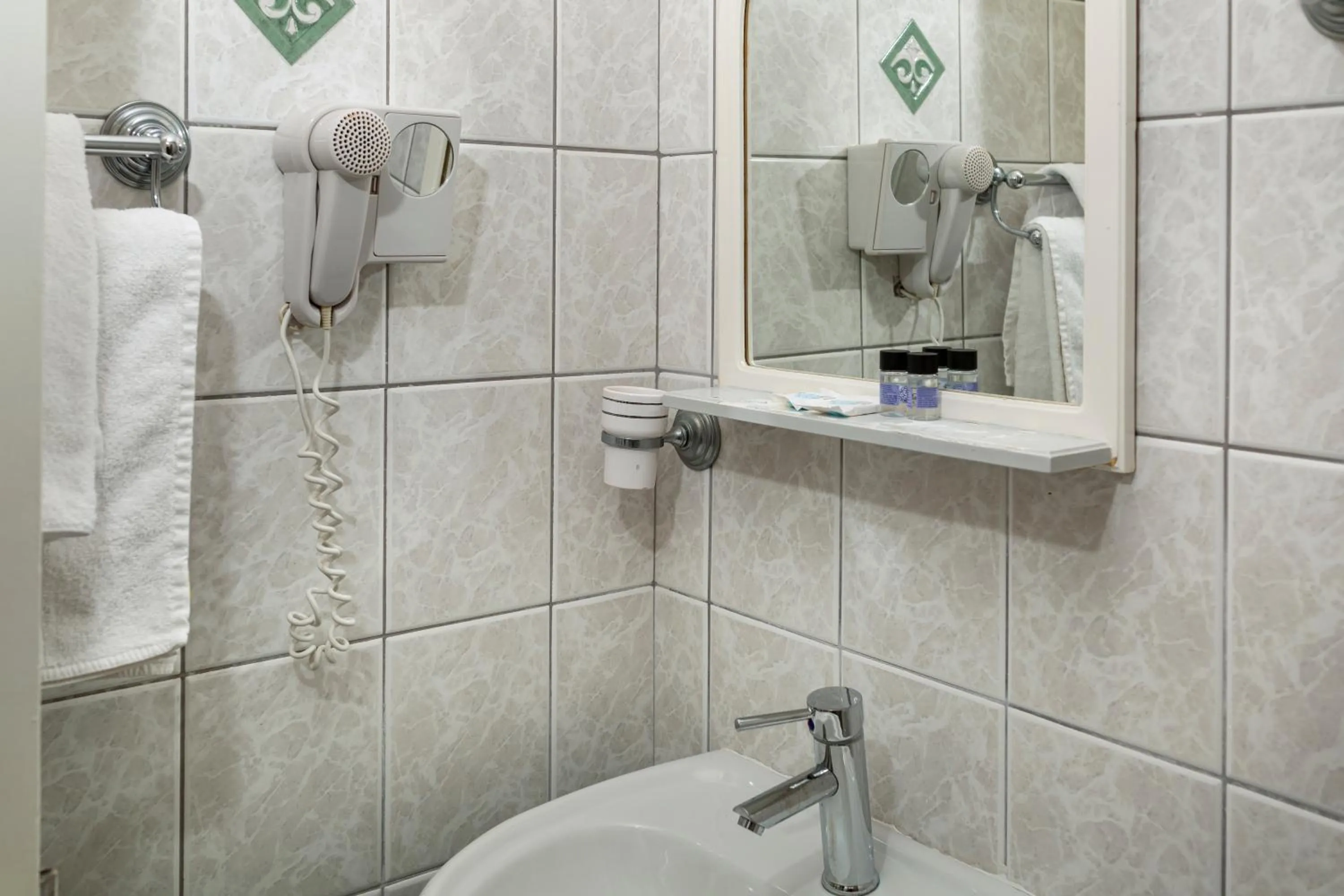 Bathroom in Delfini Hotel