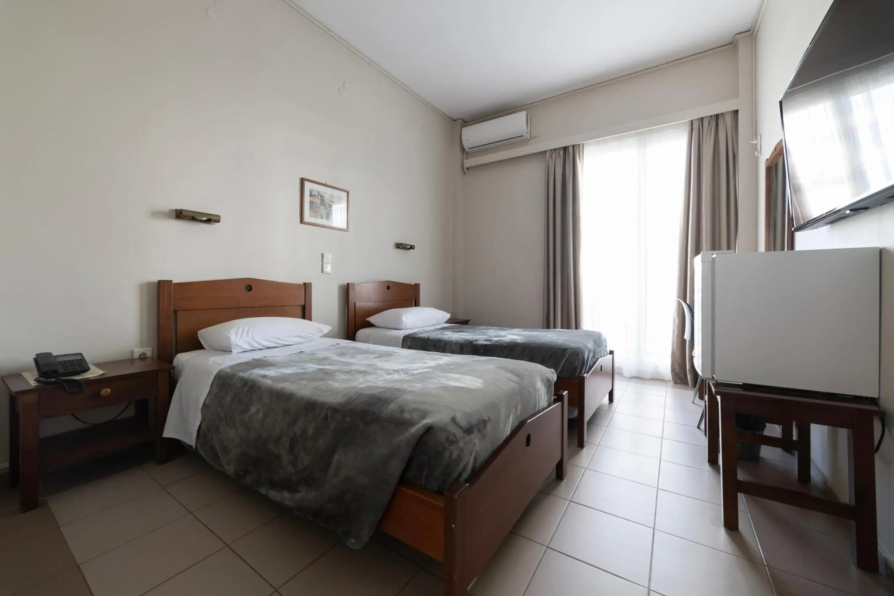 Budget Twin Room in Delfini Hotel Budget Twin Room in Delfini Hotel