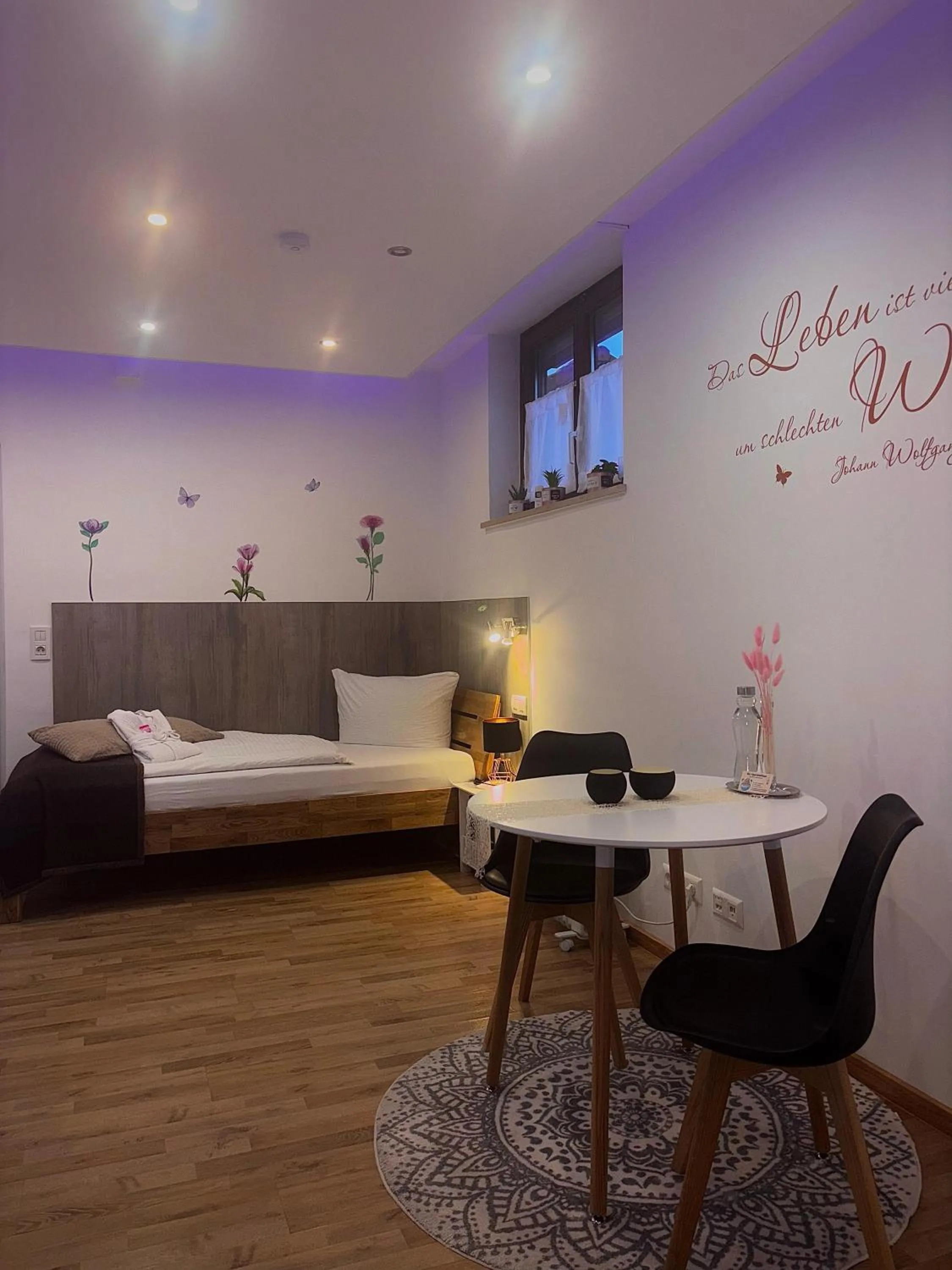 Bed in Apartmenthaus Wertheim