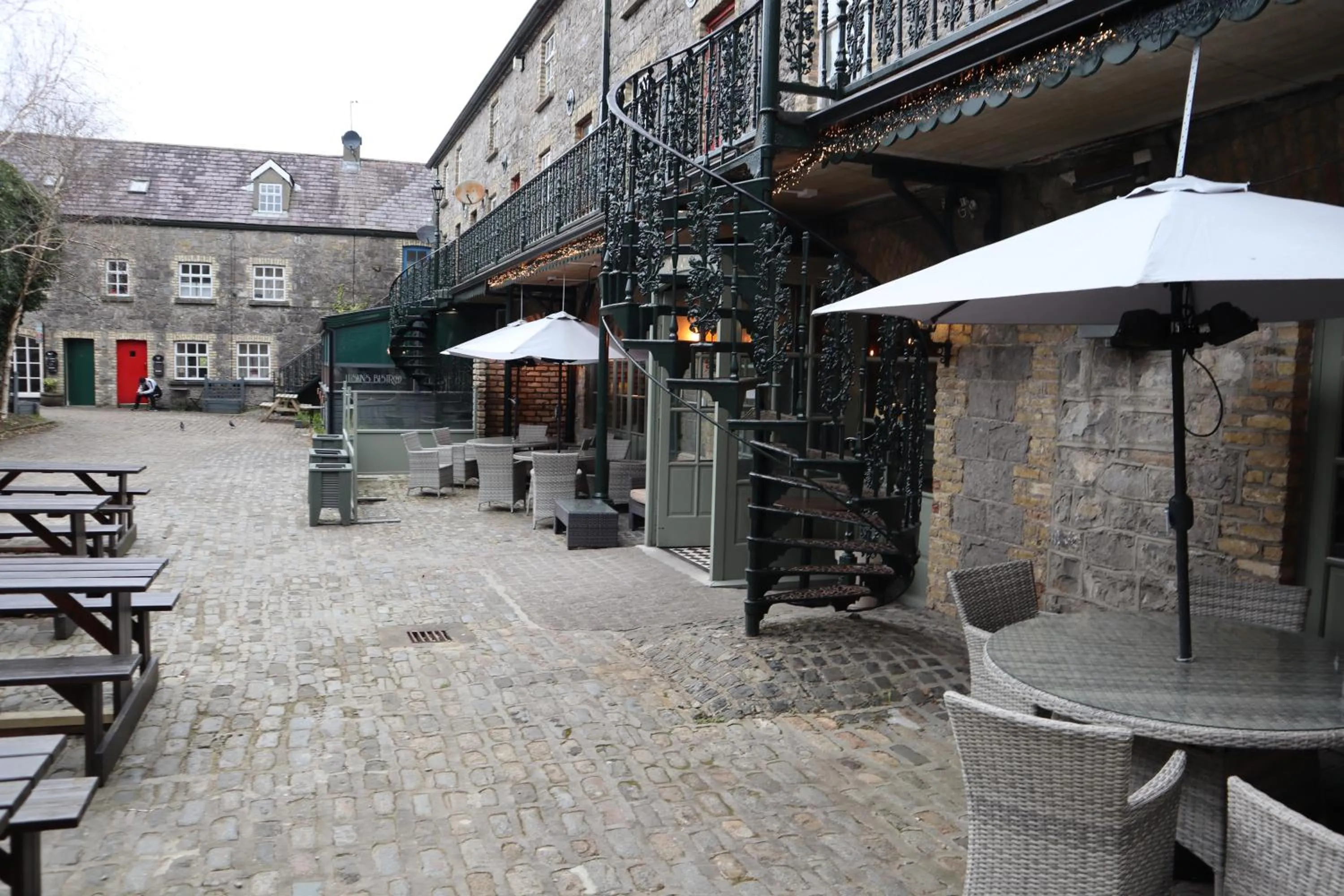 Inner courtyard view in The Lodge Ballina