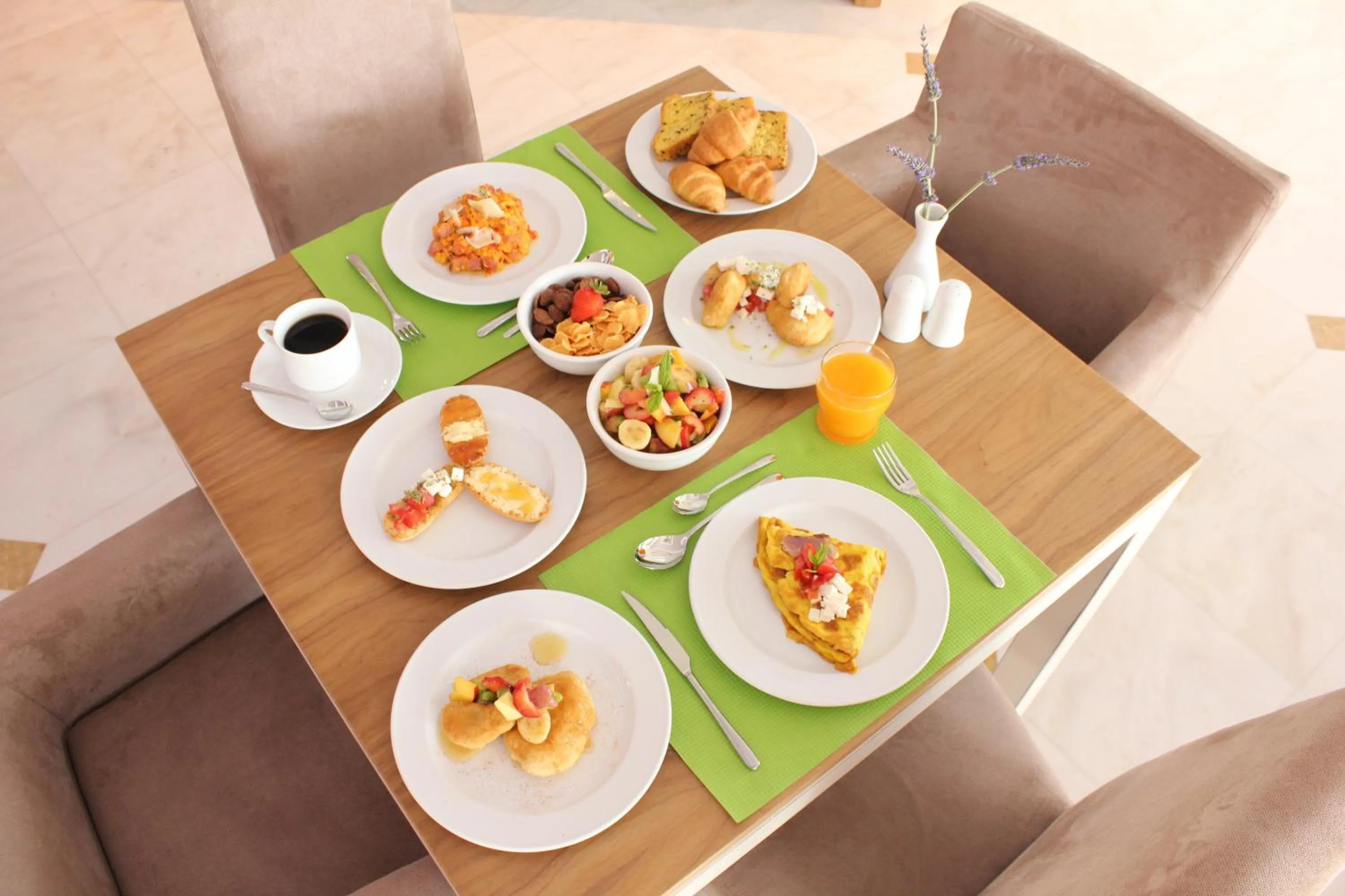 Restaurant/places to eat in Niriides Luxury Villas