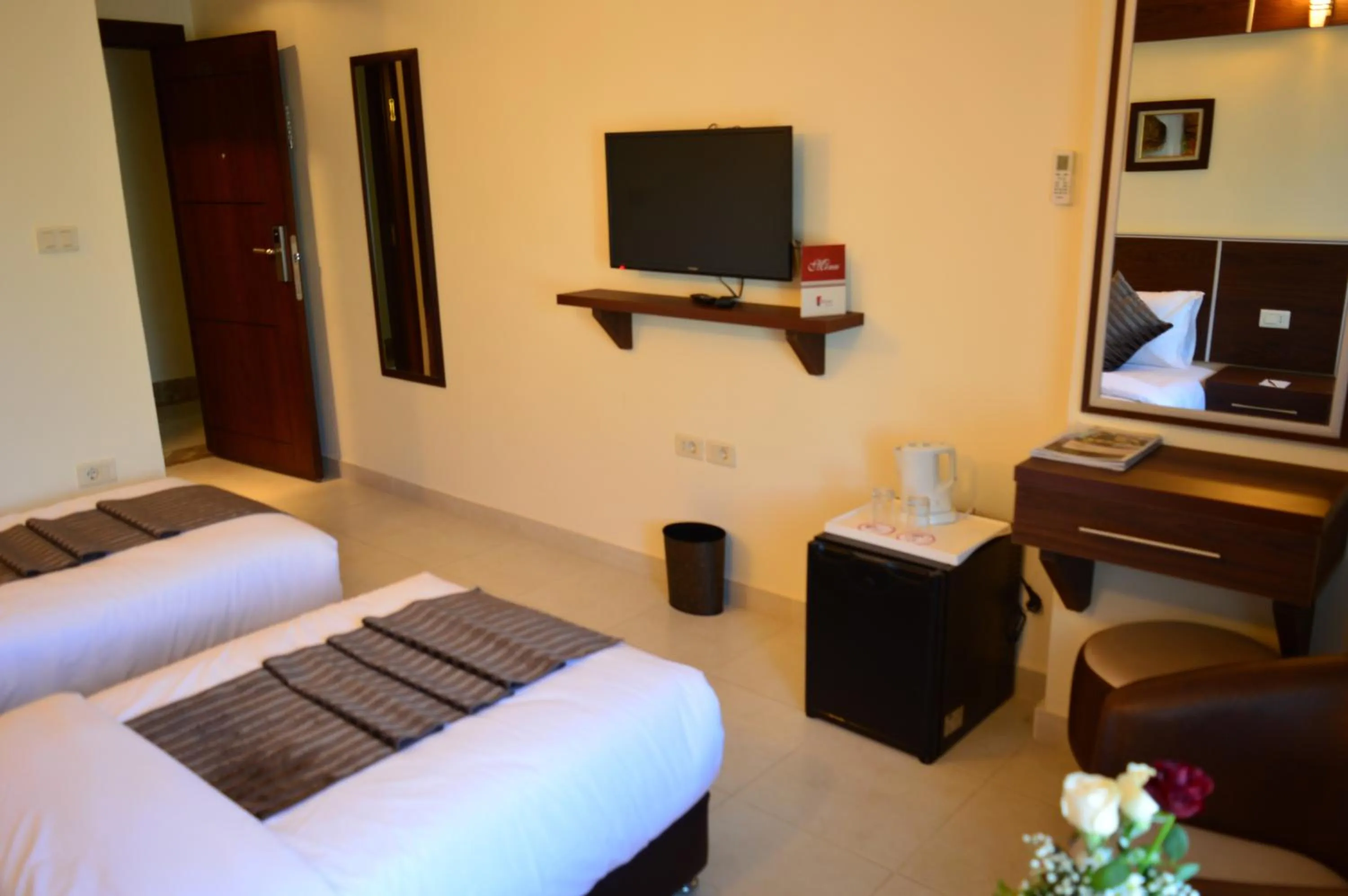 Living room, Bed in Ream Hotel Amman