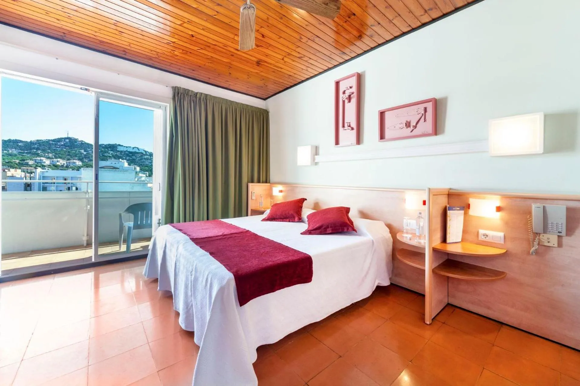 Photo of the whole room, Bed in Hotel Xaine Park