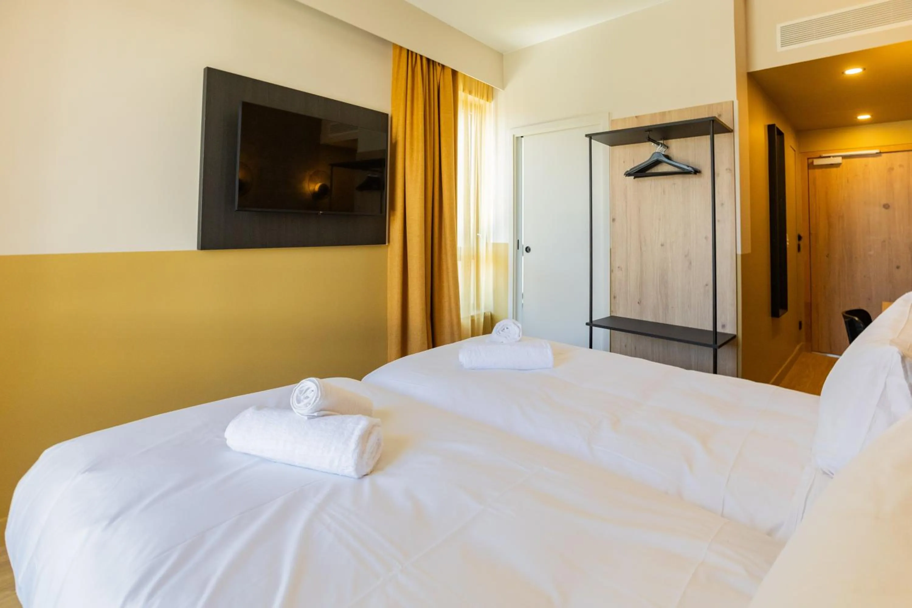 Bed in All Suites Hôtel - Paris Pleyel - L'Île Saint Denis