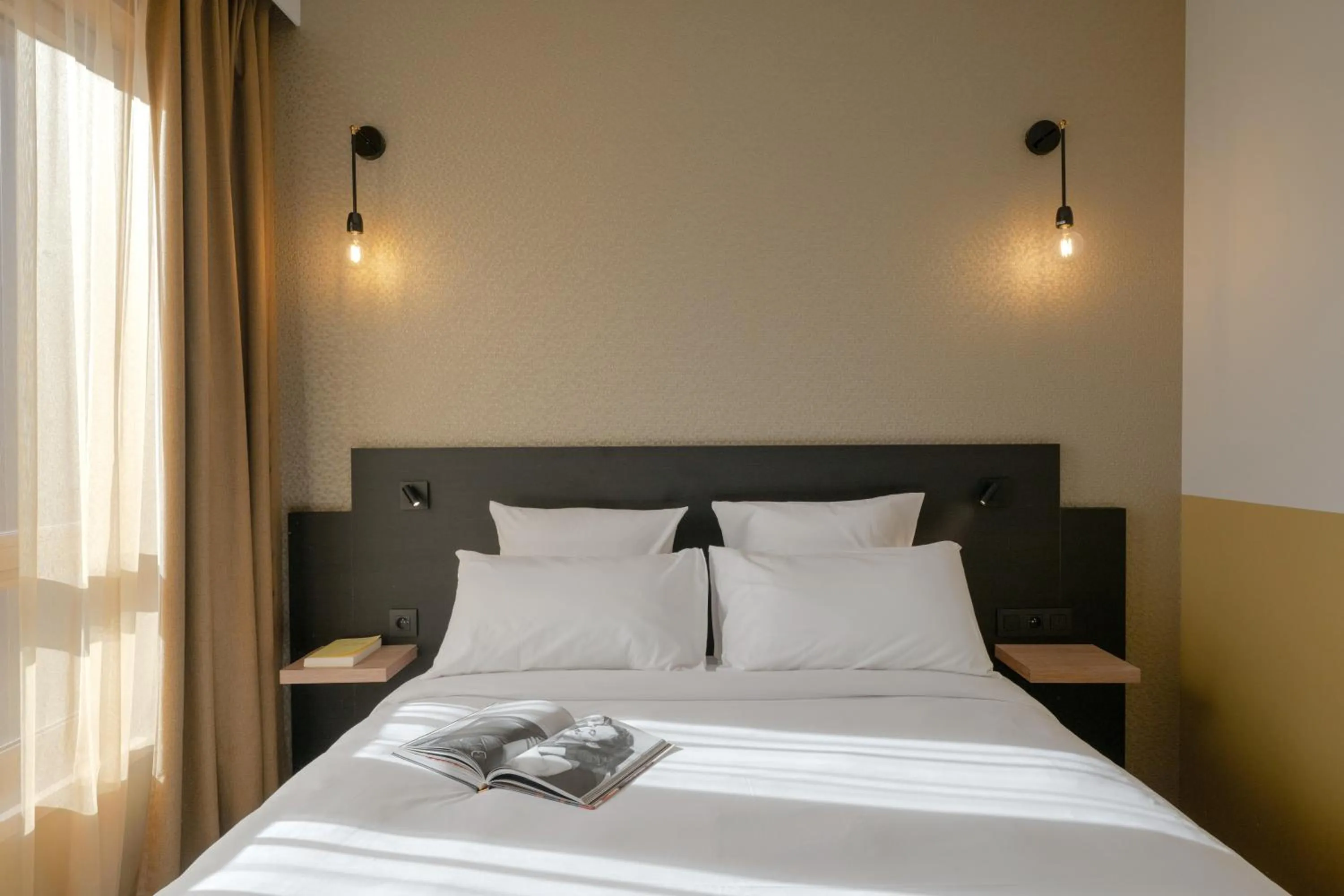 Bed in All Suites Hôtel - Paris Pleyel - L'Île Saint Denis