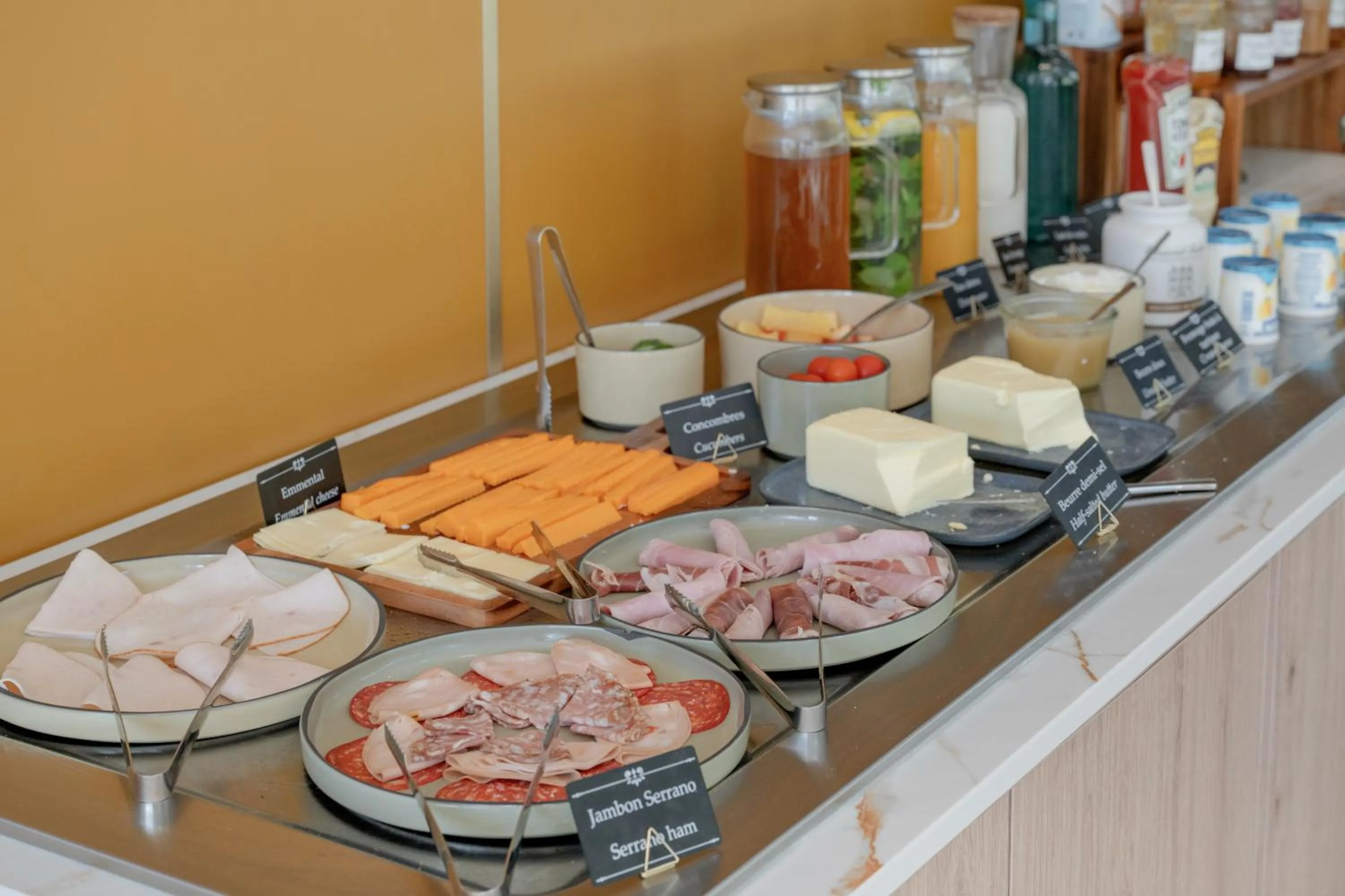 Breakfast in All Suites Hôtel - Paris Pleyel - L'Île Saint Denis