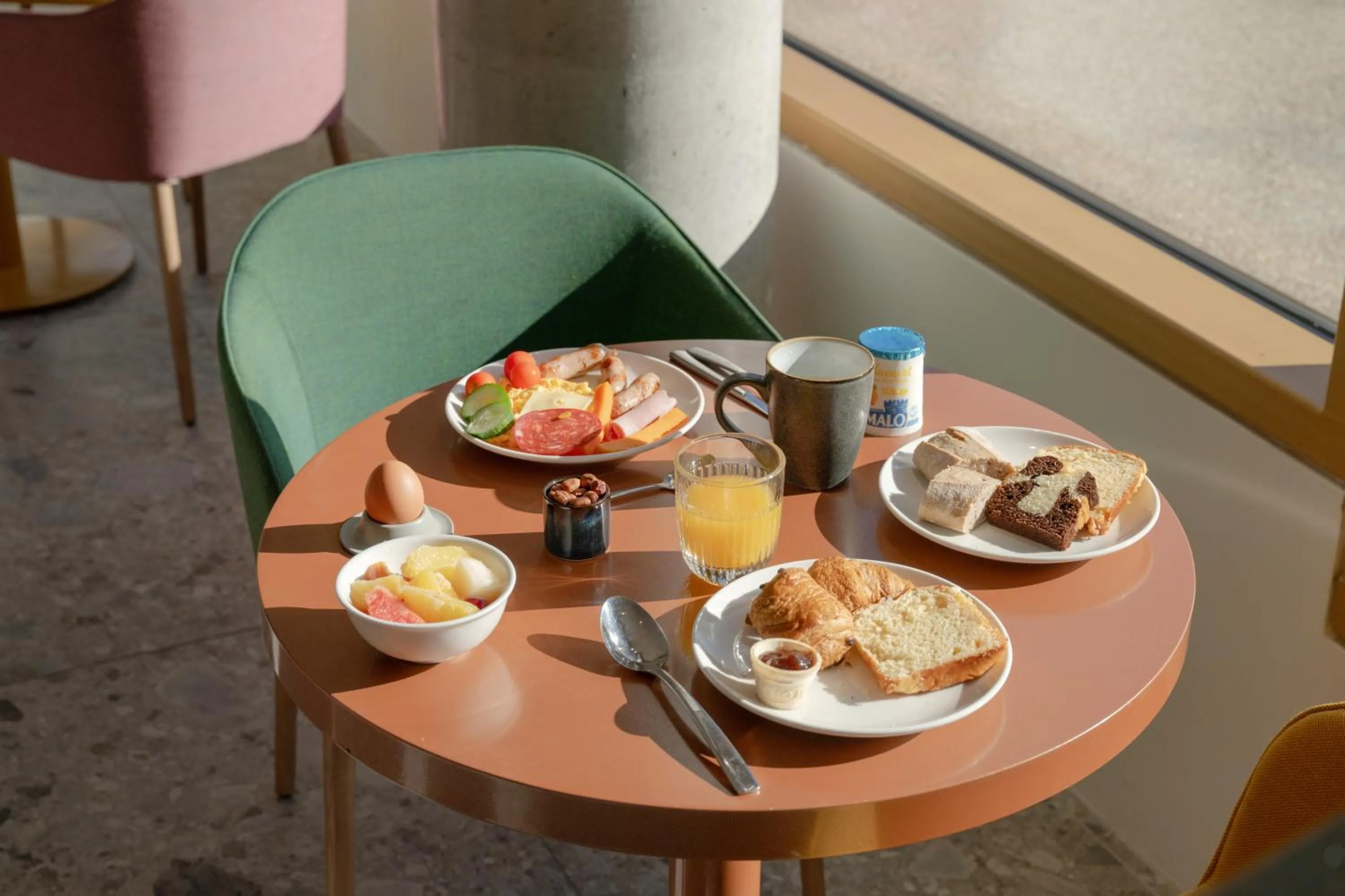 Breakfast in All Suites Hôtel - Paris Pleyel - L'Île Saint Denis