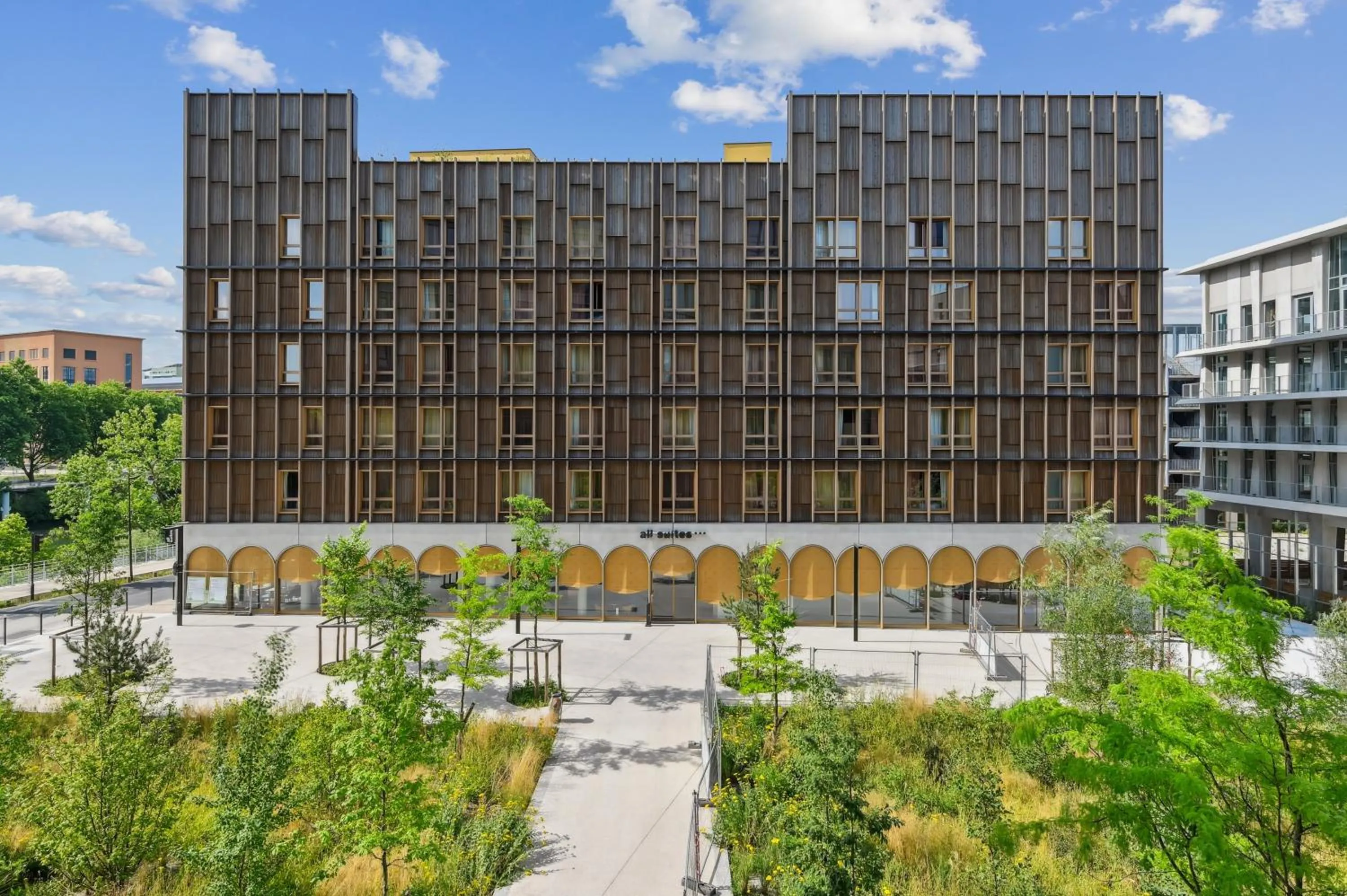 Property building in All Suites Hôtel - Paris Pleyel - L'Île Saint Denis