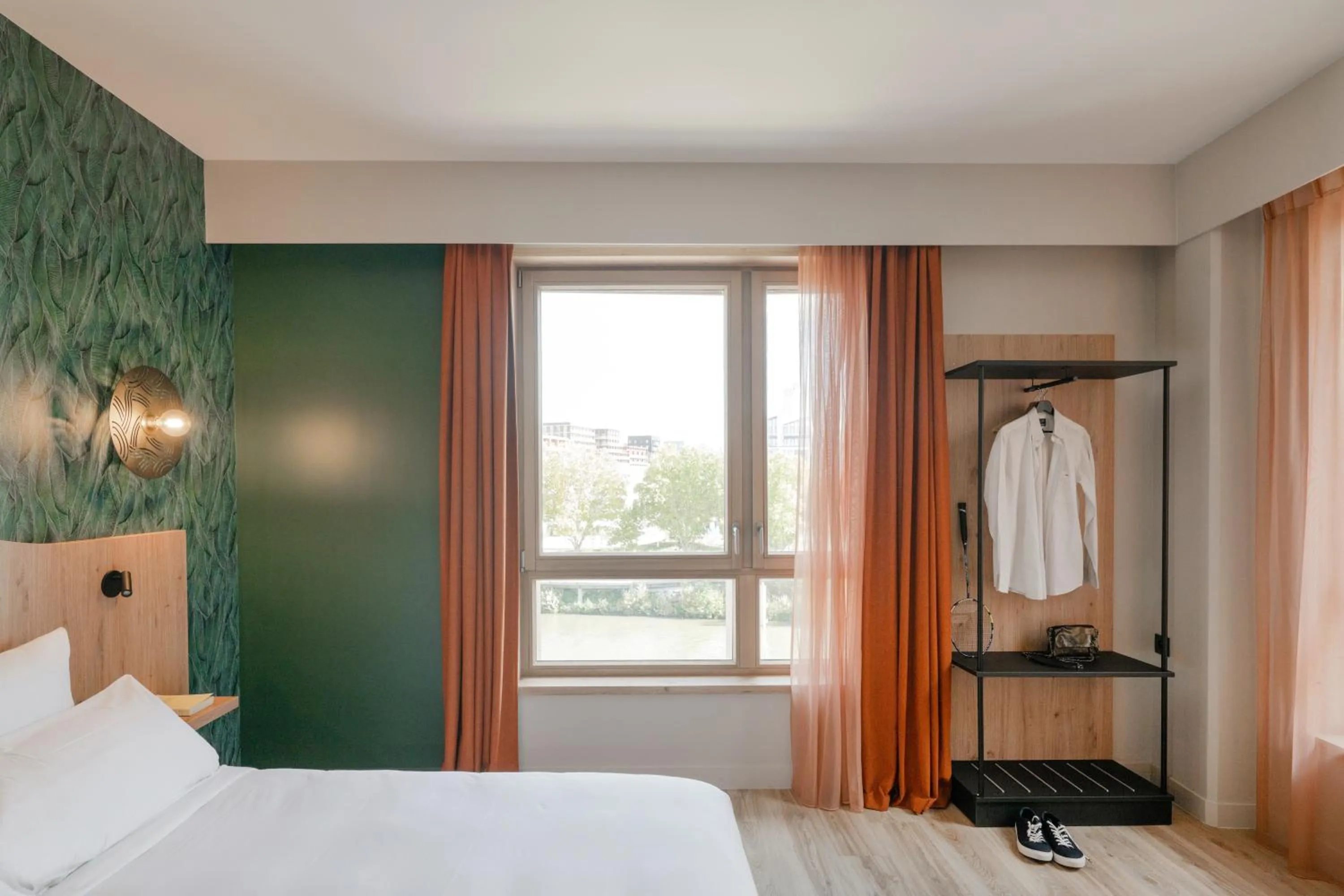 Photo of the whole room, Bed in All Suites Hôtel - Paris Pleyel - L'Île Saint Denis