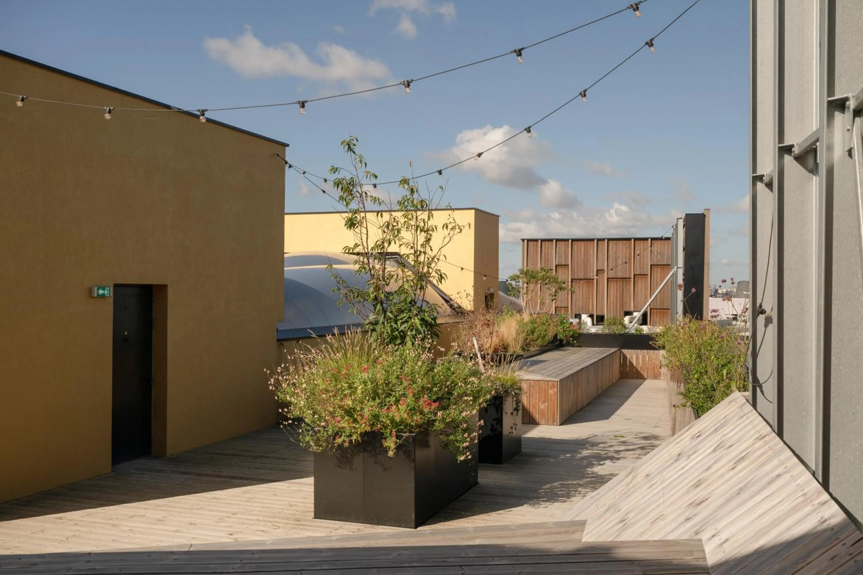 Property building in All Suites Hôtel - Paris Pleyel - L'Île Saint Denis