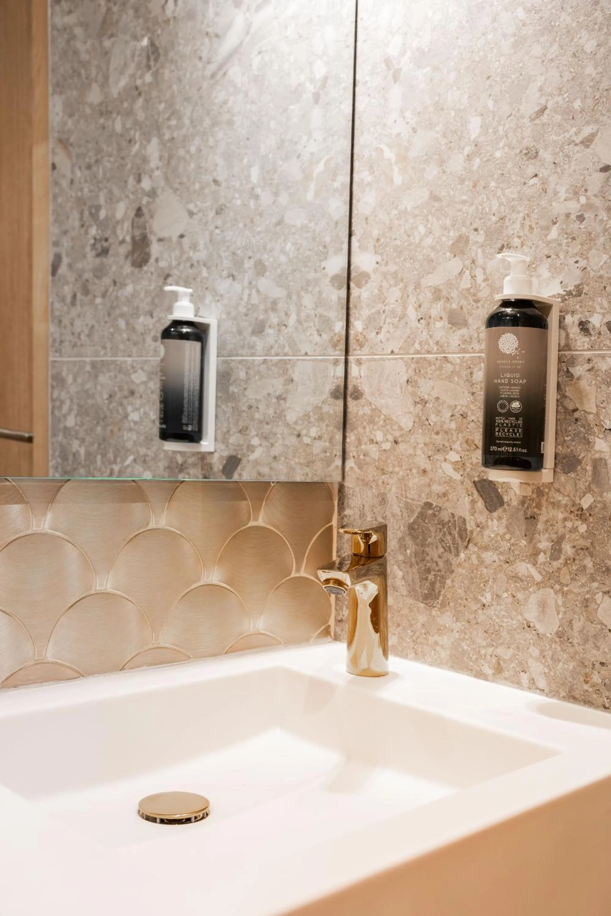 Toilet in All Suites Hôtel - Paris Pleyel - L'Île Saint Denis