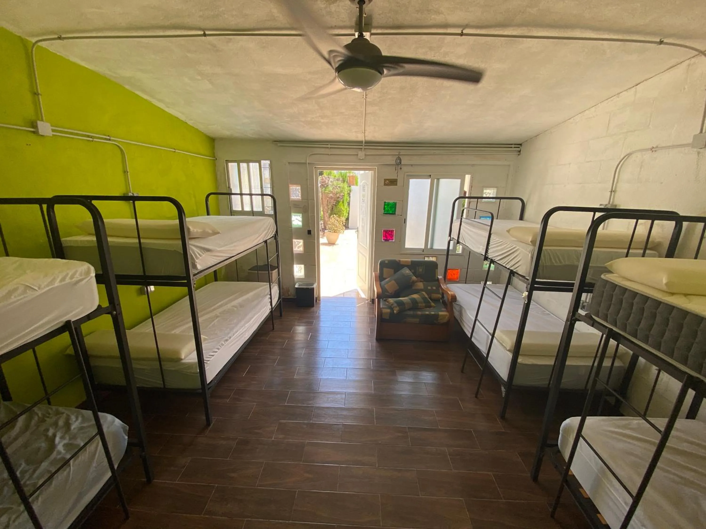 Bed in 8-Bed Mixed Dormitory Room in Hakuna Matata