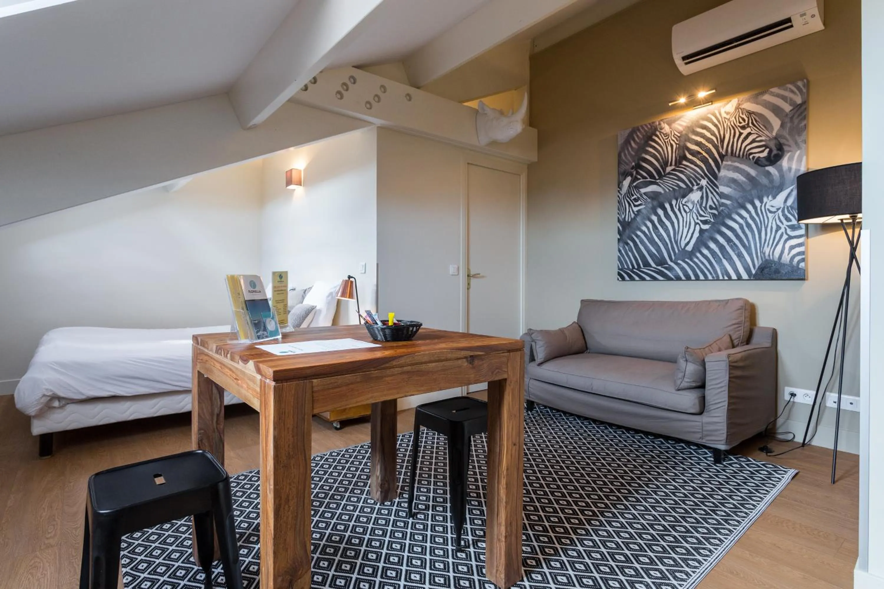 Photo of the whole room, Bed in Florella Jean Jaures Apartment