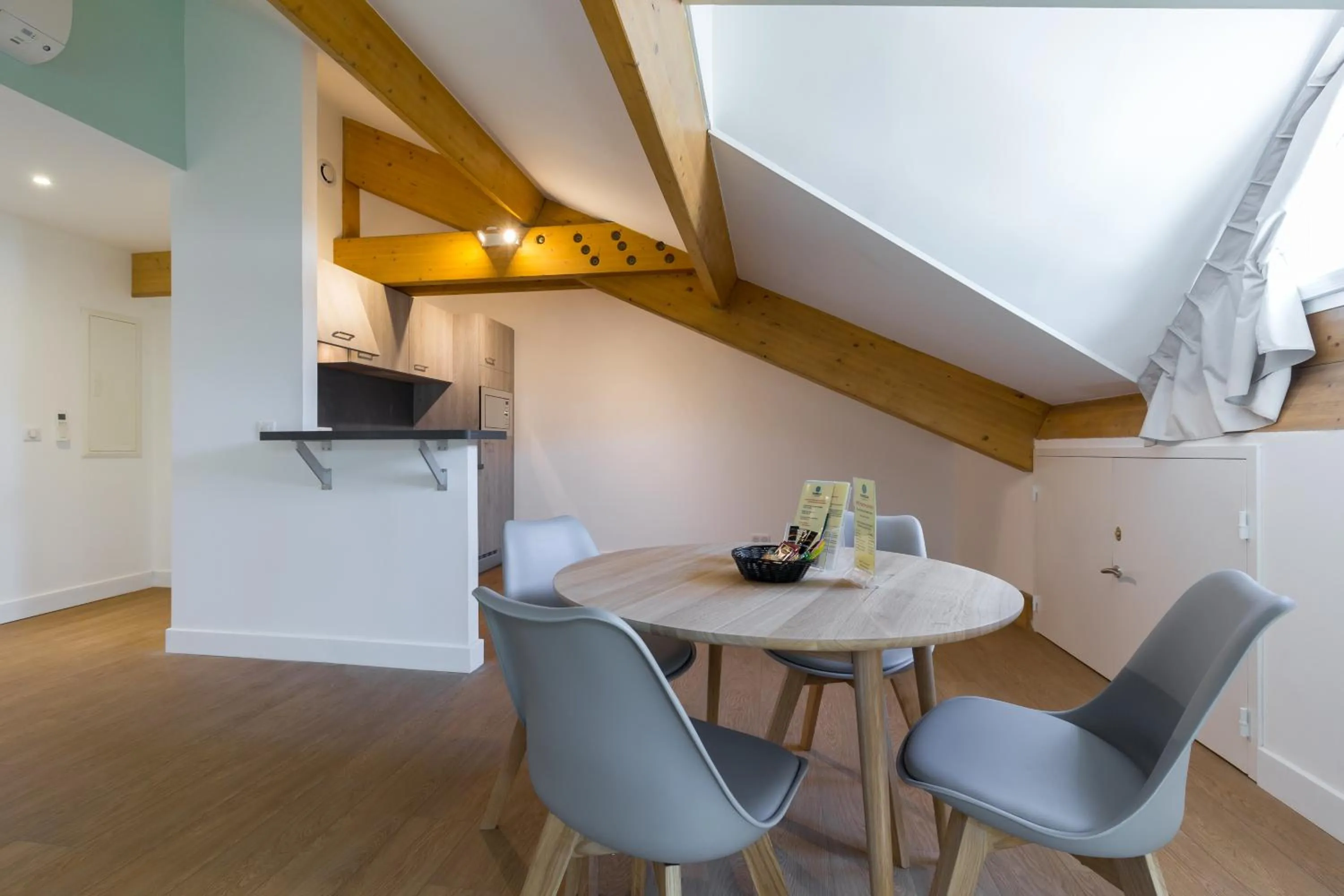Dining area in Florella Jean Jaures Apartment