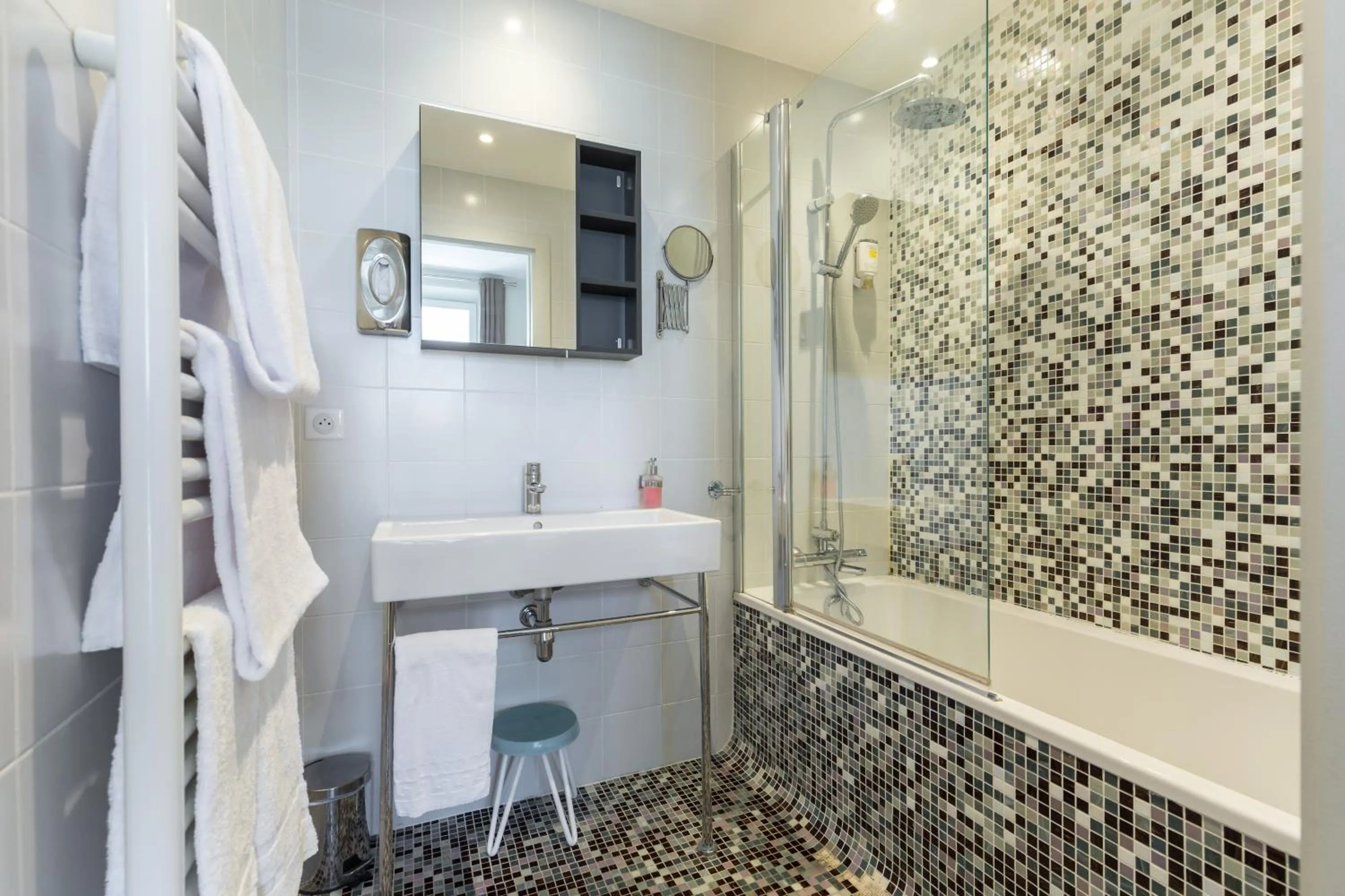 Bathroom in Florella Jean Jaures Apartment