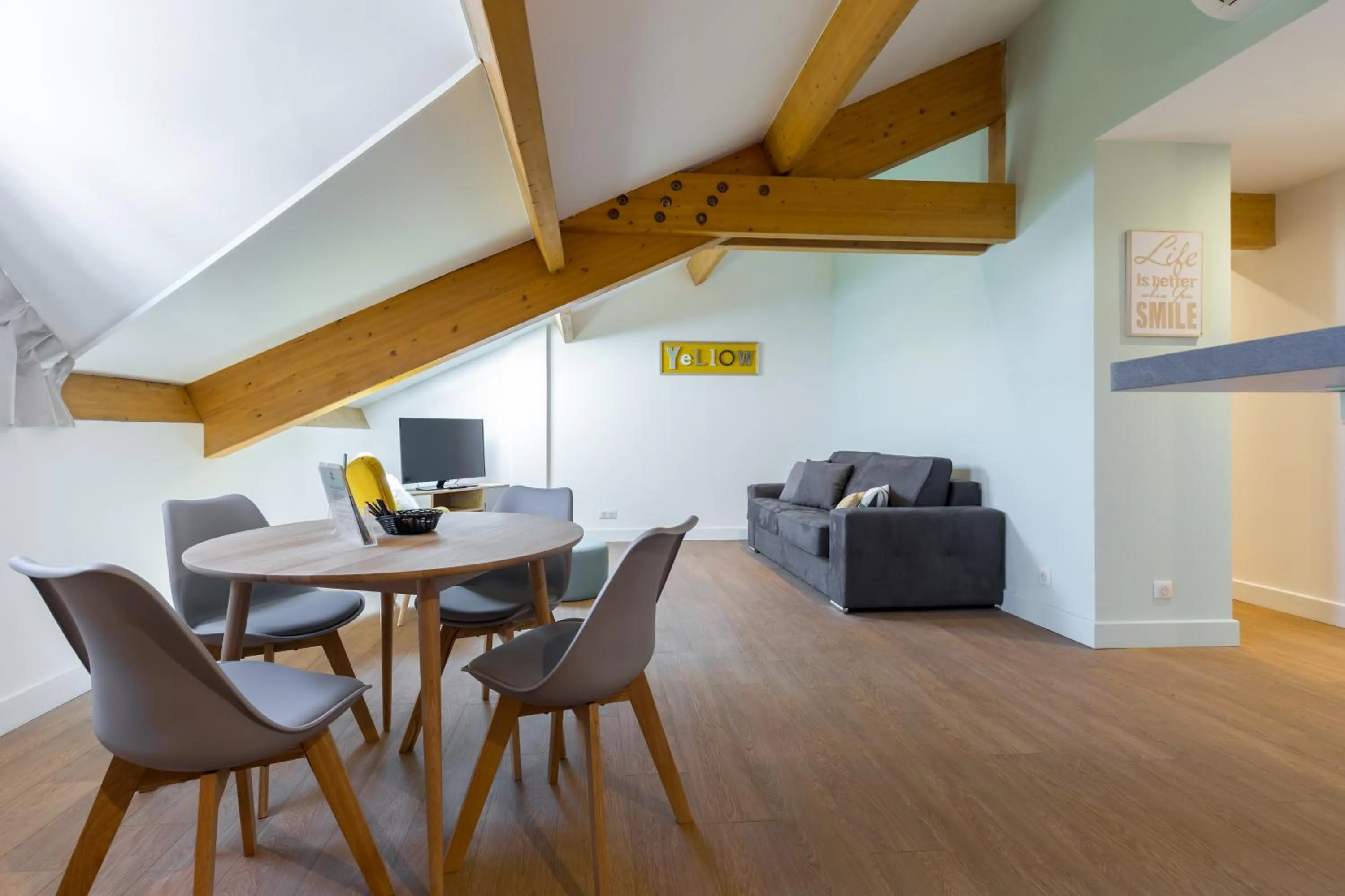 Dining area in Florella Jean Jaures Apartment