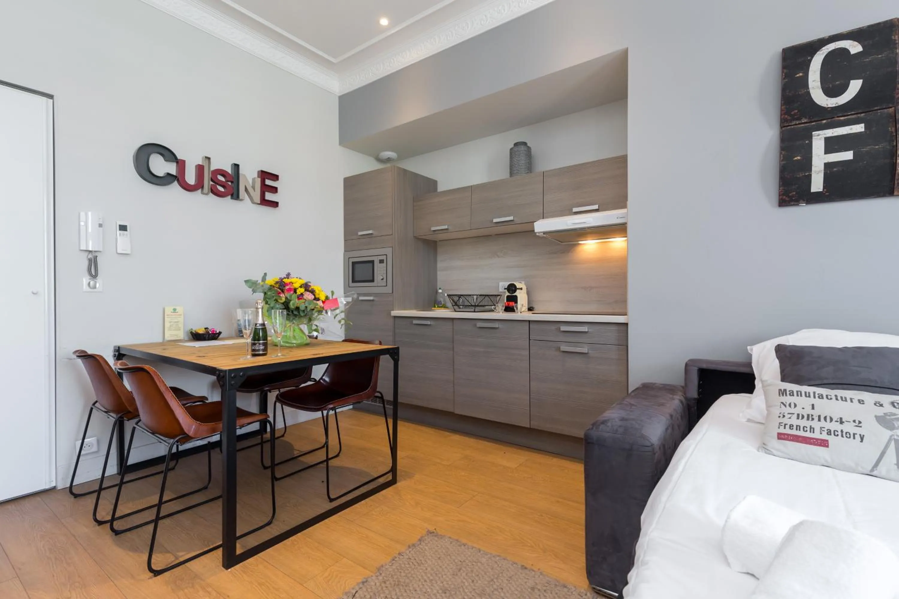 Kitchen or kitchenette, Bed in Florella Jean Jaures Apartment