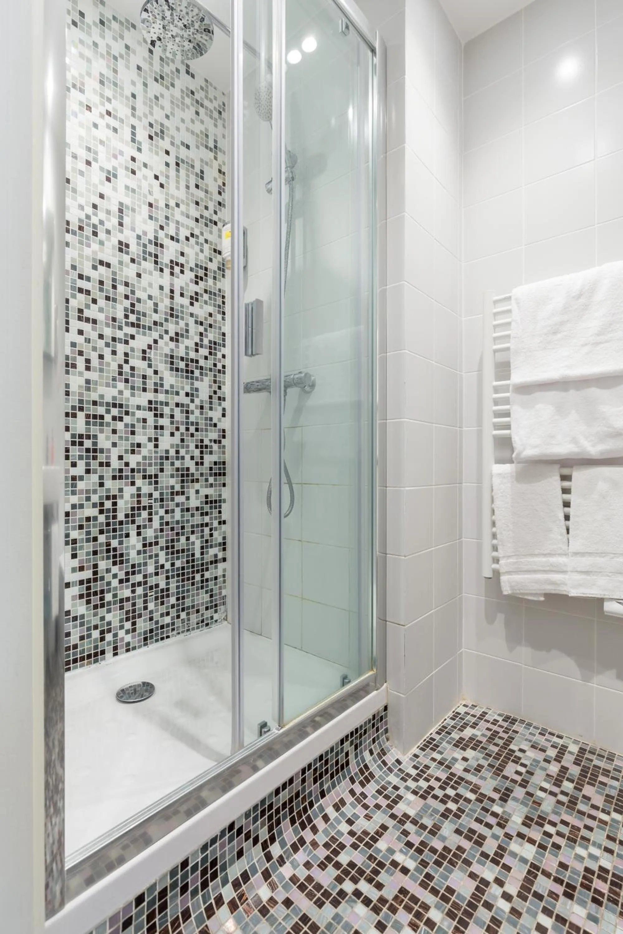 Bathroom in Florella Jean Jaures Apartment