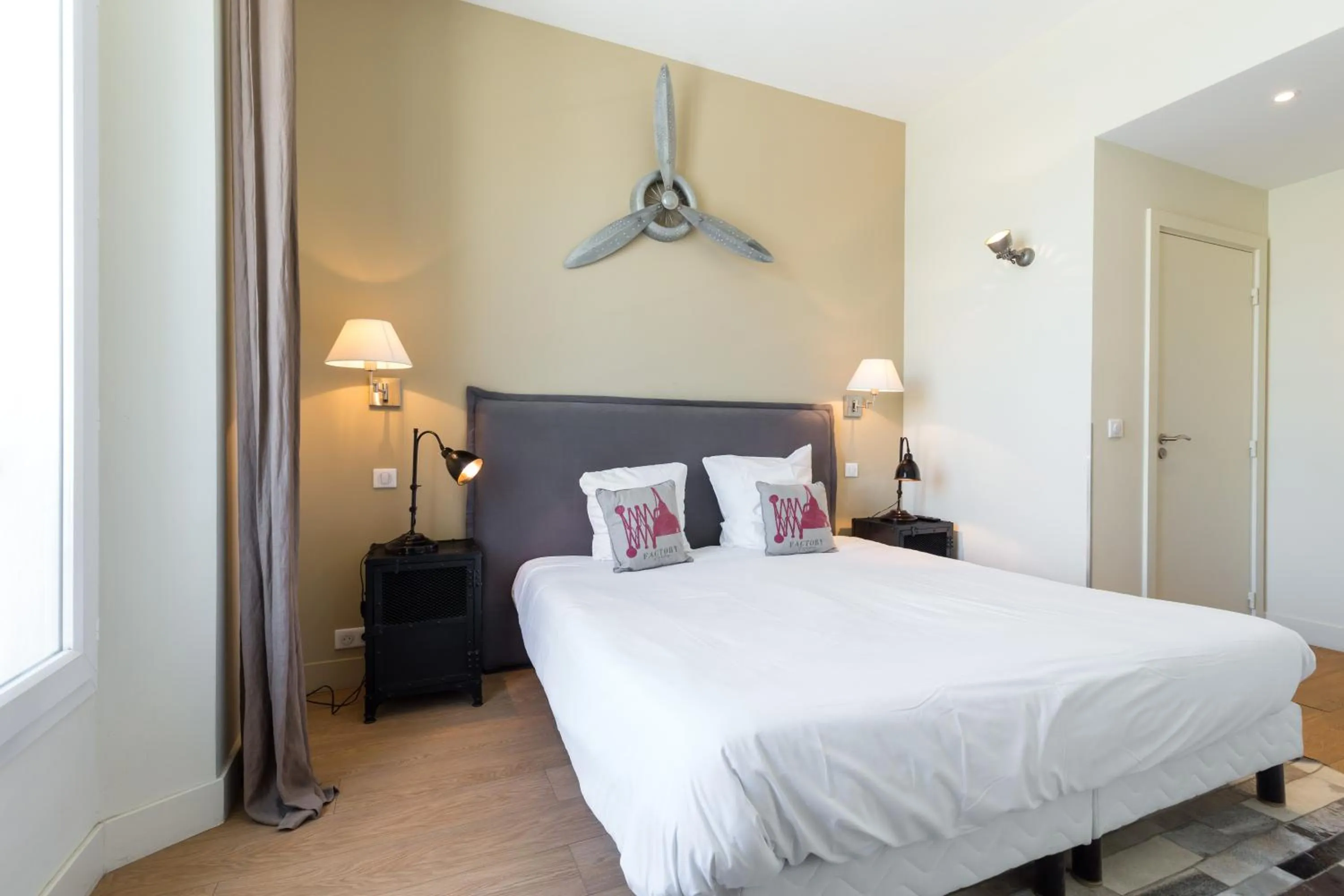 Bedroom, Bed in Florella Jean Jaures Apartment