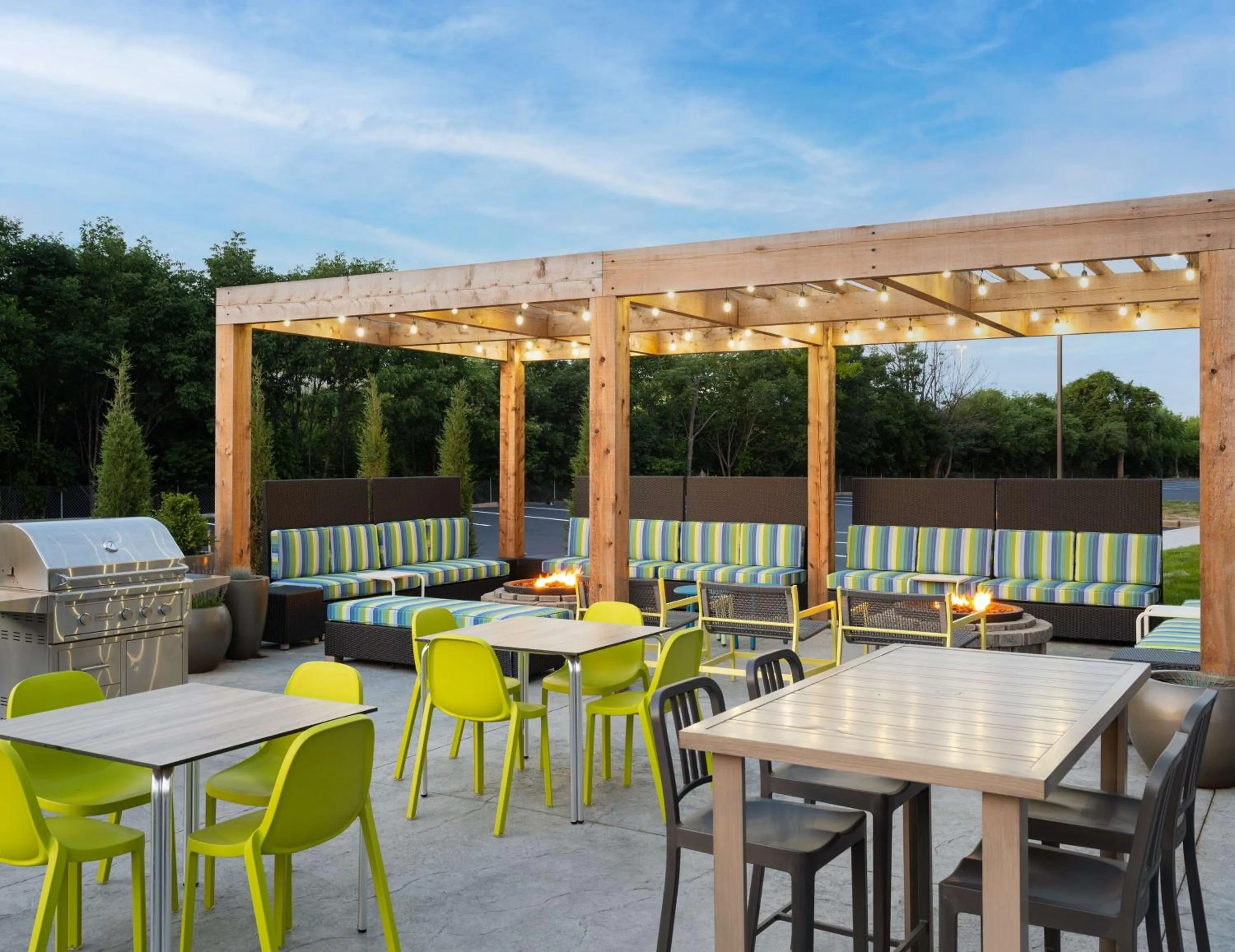 Patio in Home2 Suites by Hilton Indianapolis - Keystone Crossing