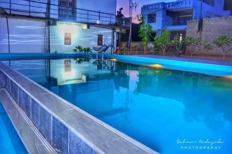 Swimming pool in Deutsche Villa