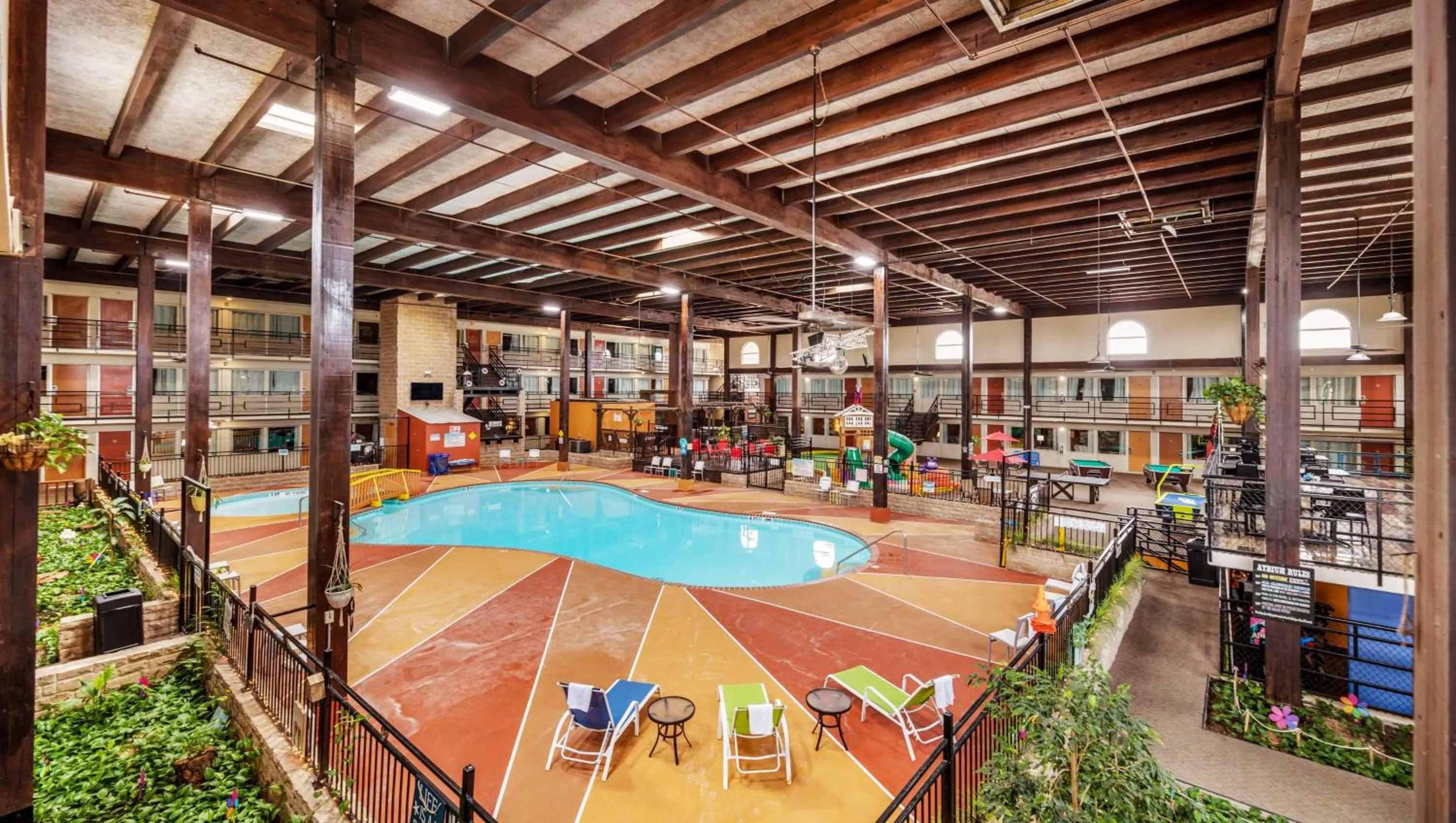 Swimming pool in Pearl on the Concho