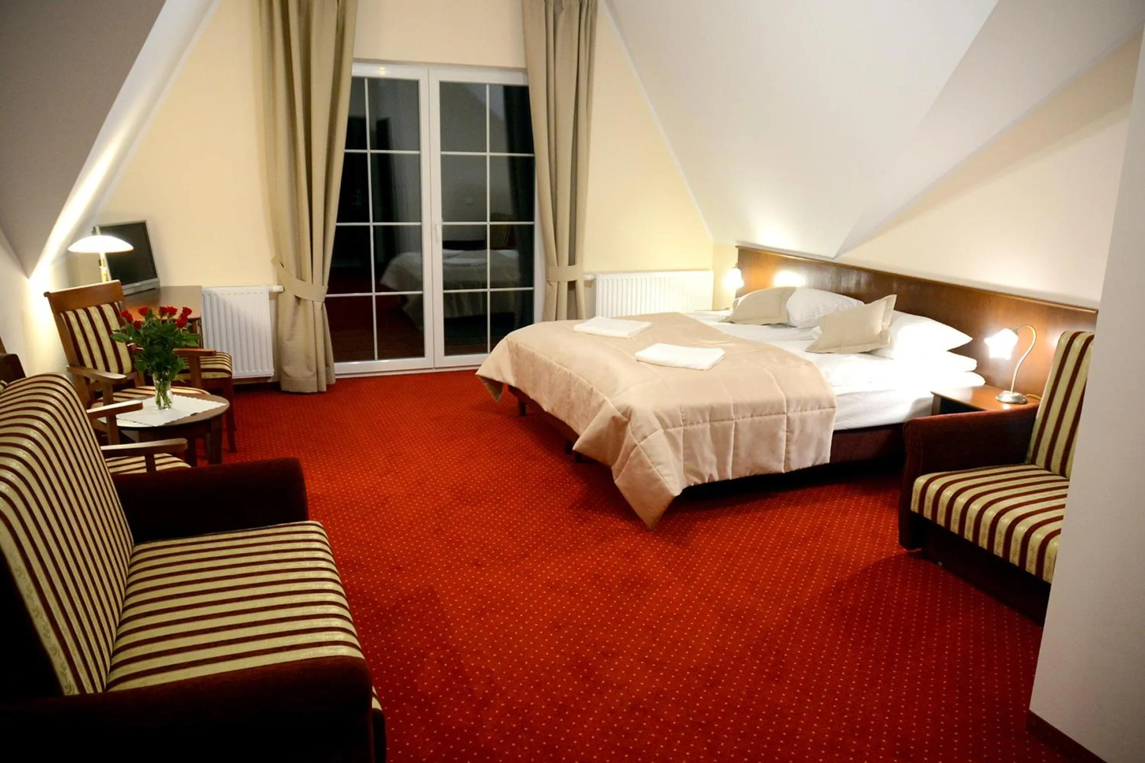 Photo of the whole room, Bed in Dworek Jamneński