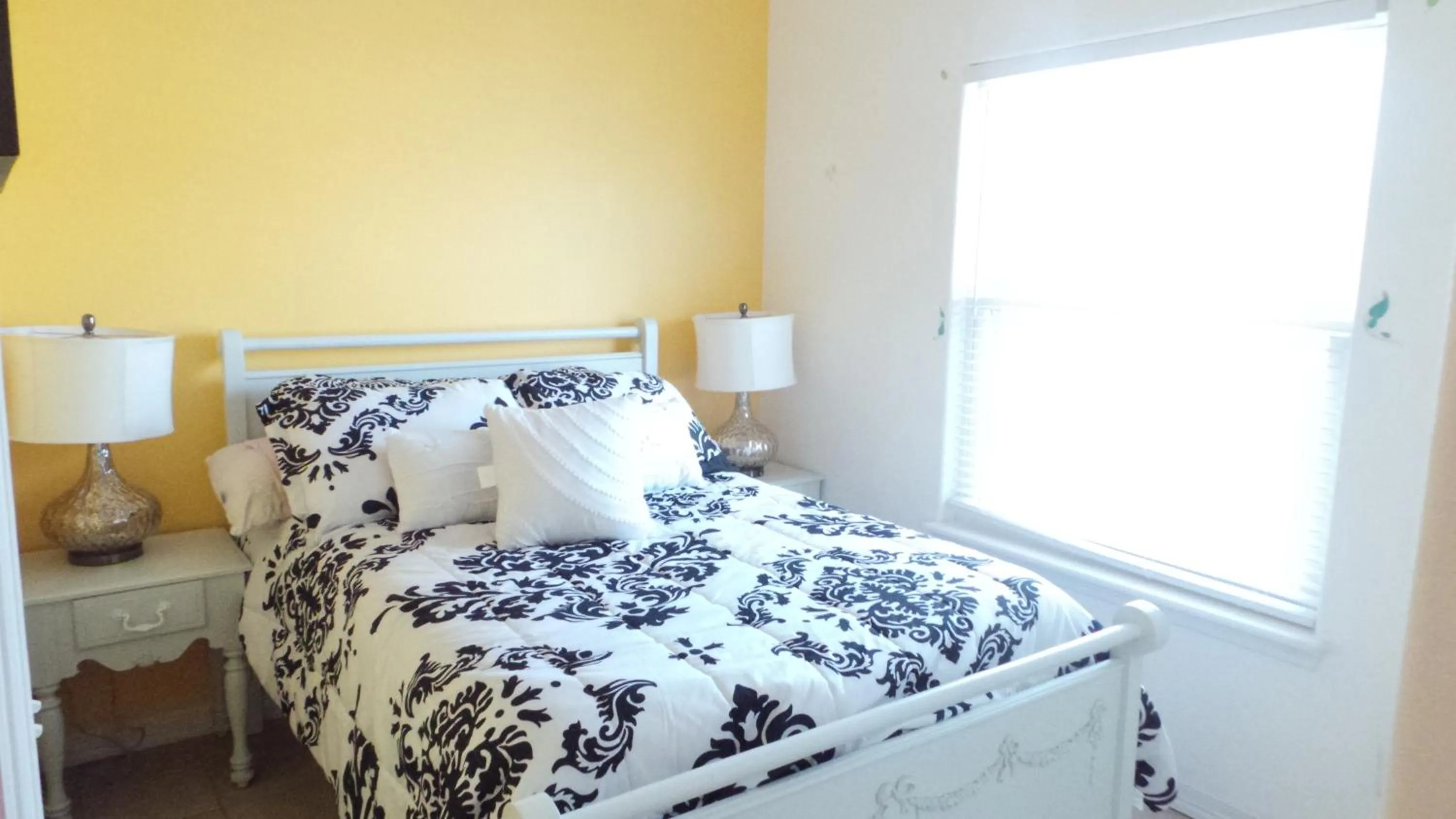 Bedroom, Bed in Los Cabos III Condominiums