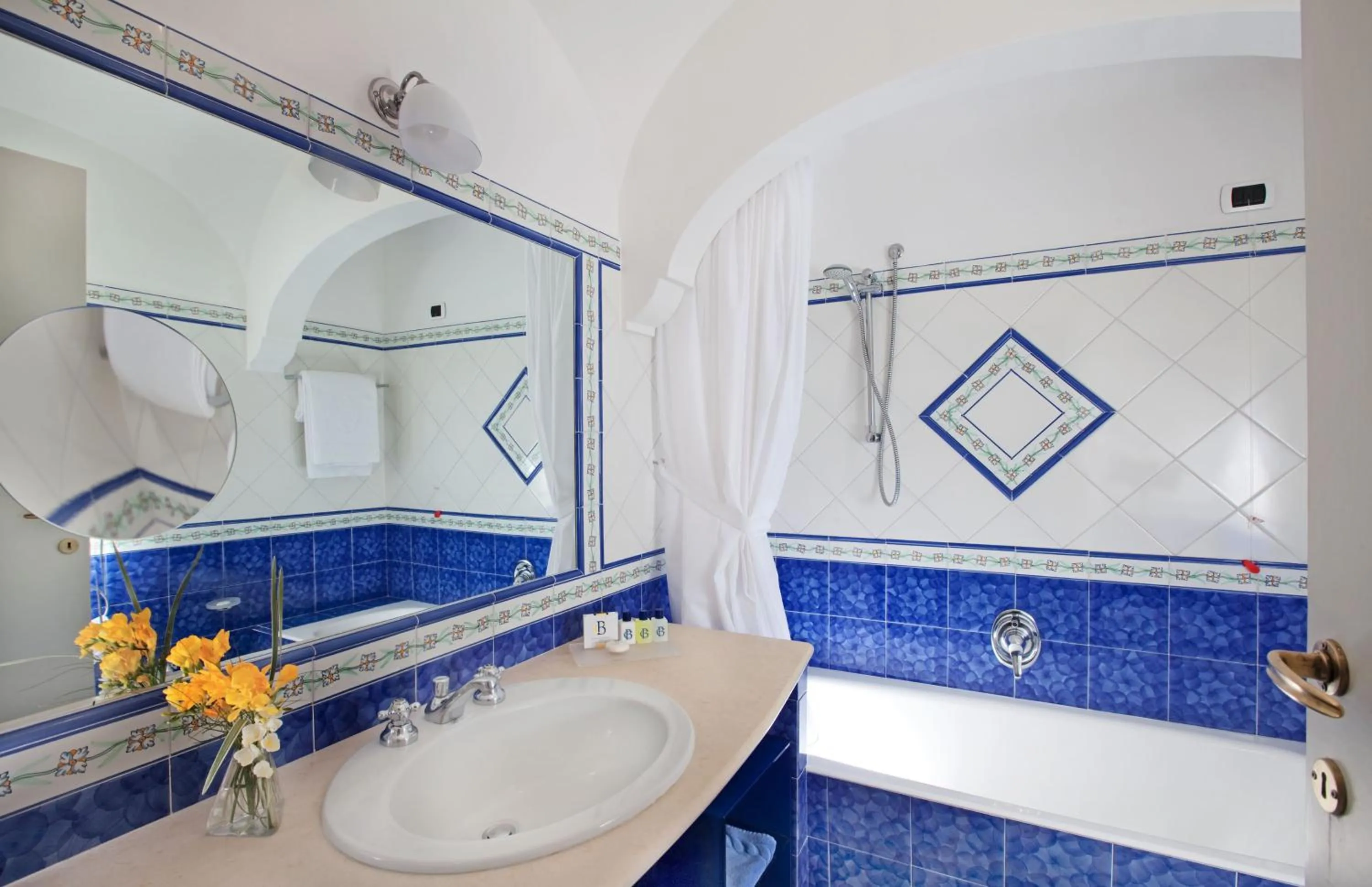 Bathroom in Albergo Gatto Bianco