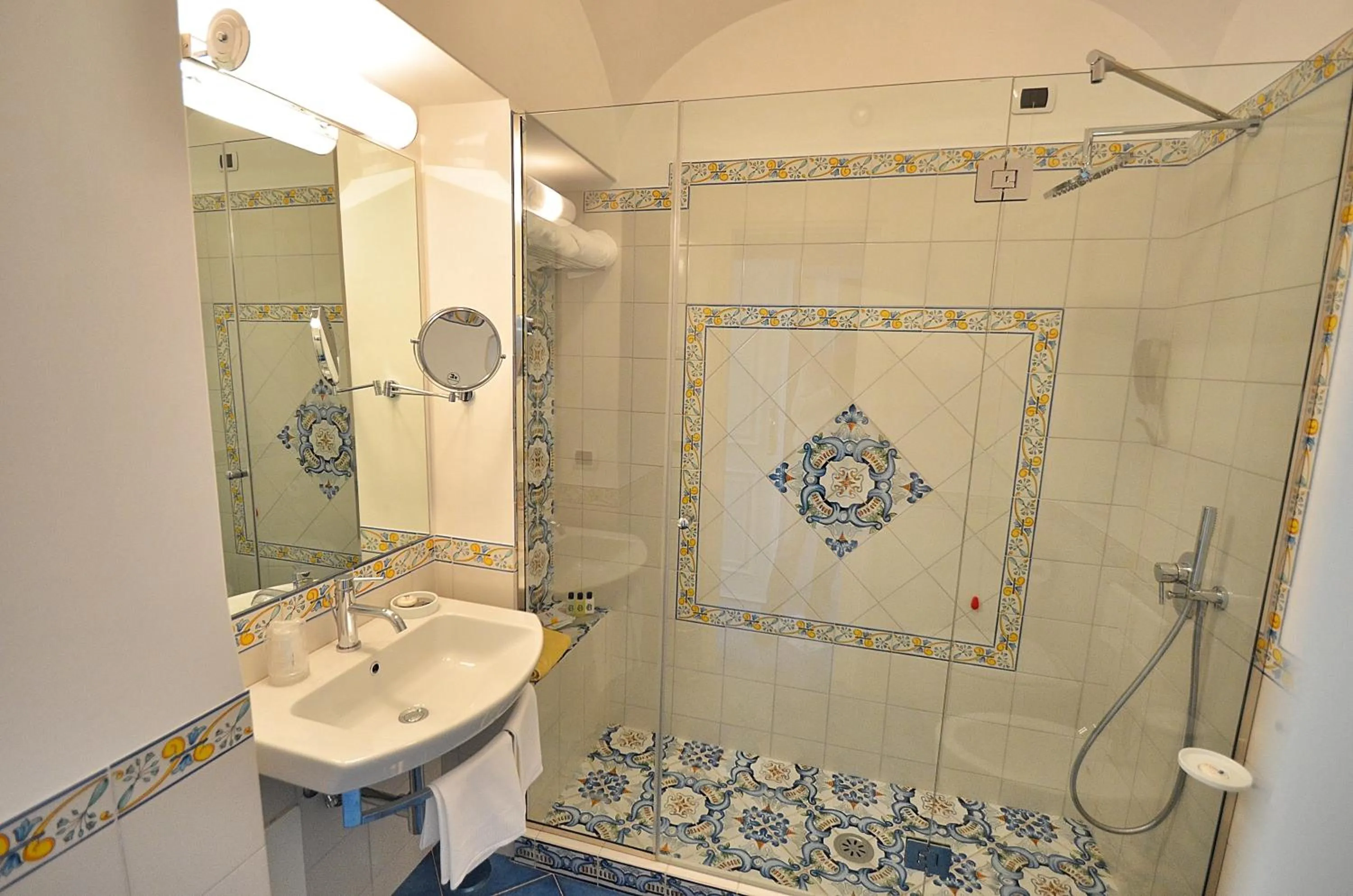 Bathroom in Albergo Gatto Bianco