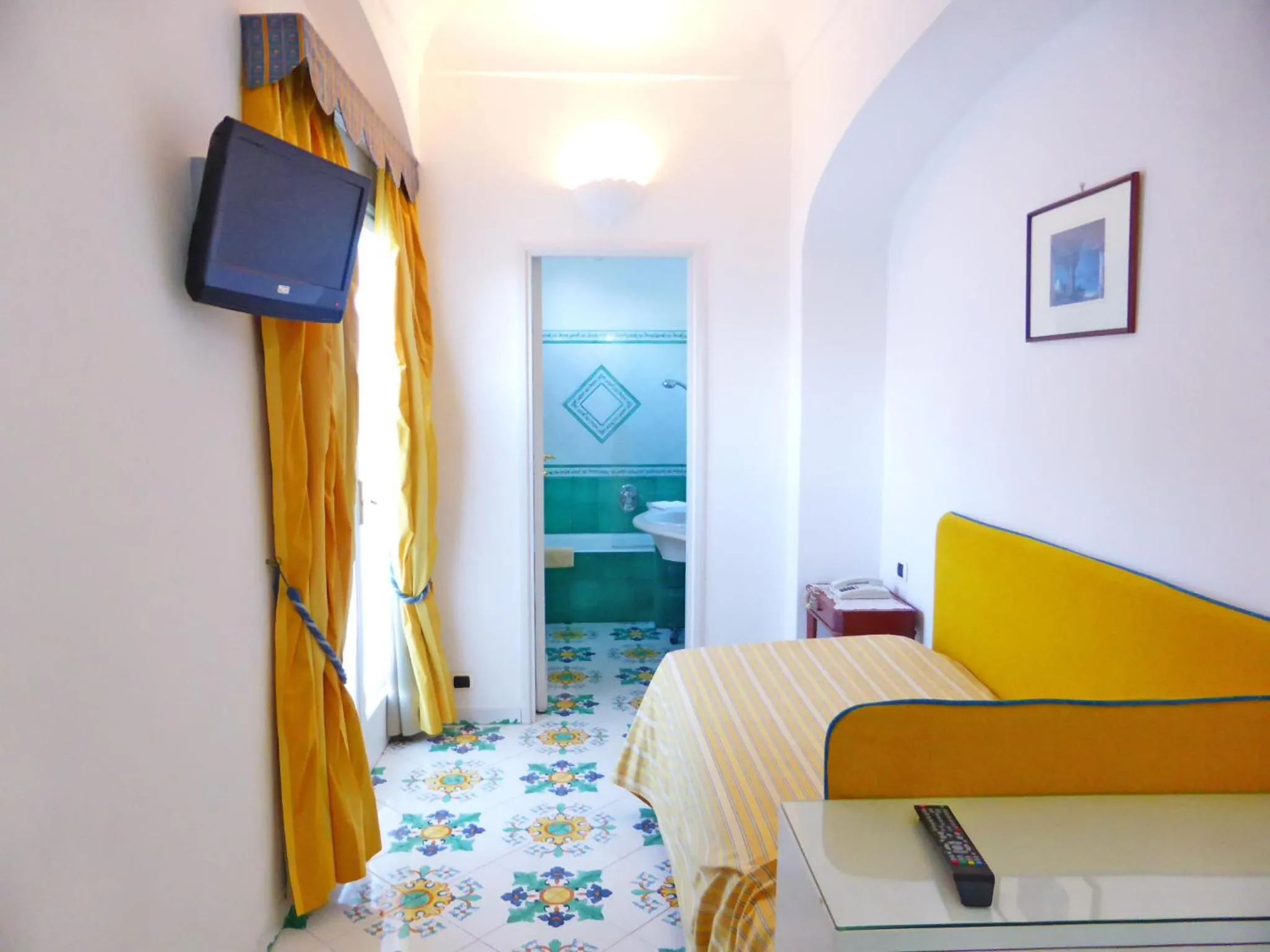 TV and multimedia, Bed in Albergo Gatto Bianco