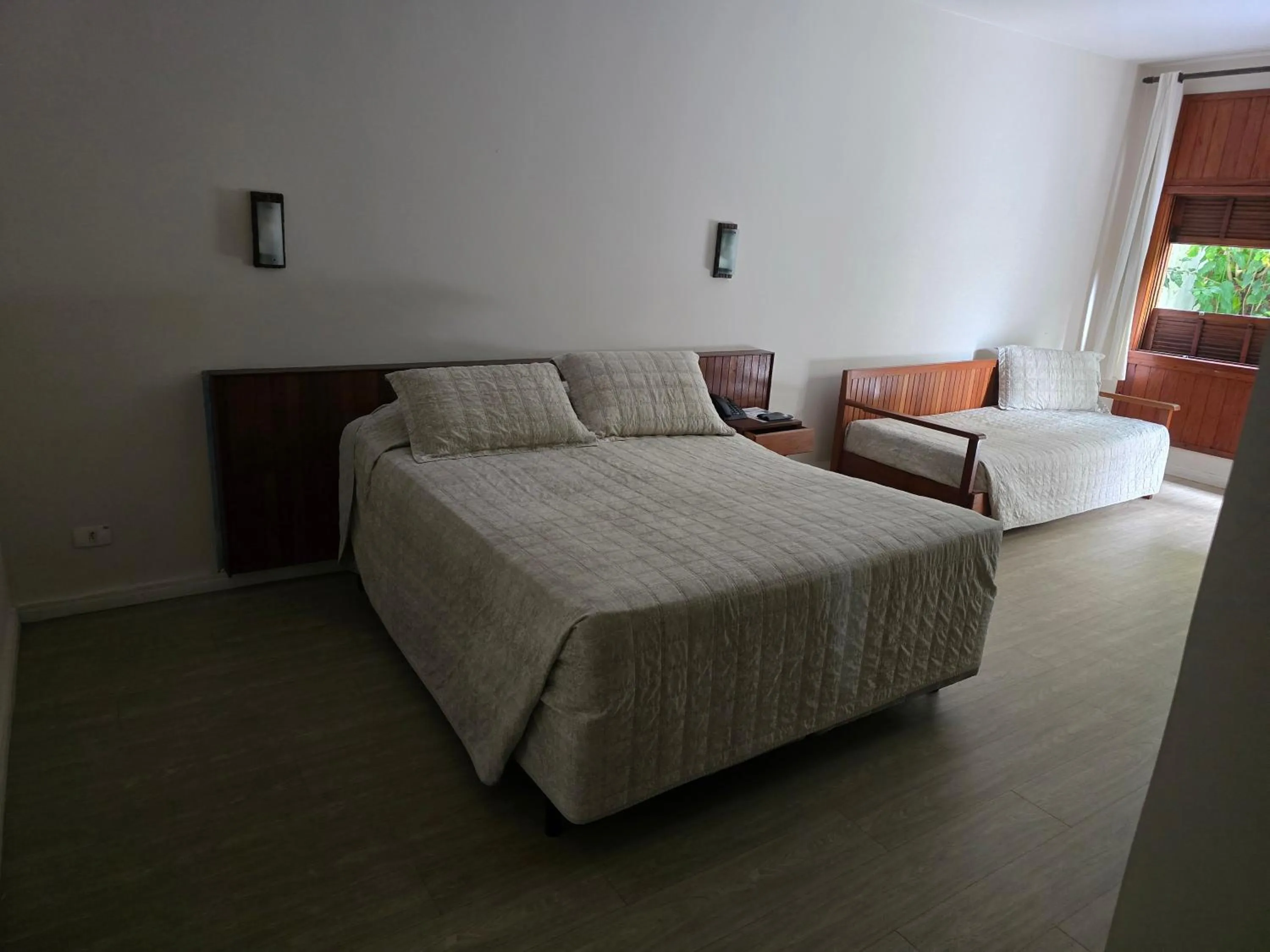 Photo of the whole room, Bed in Senses Praia Hotel