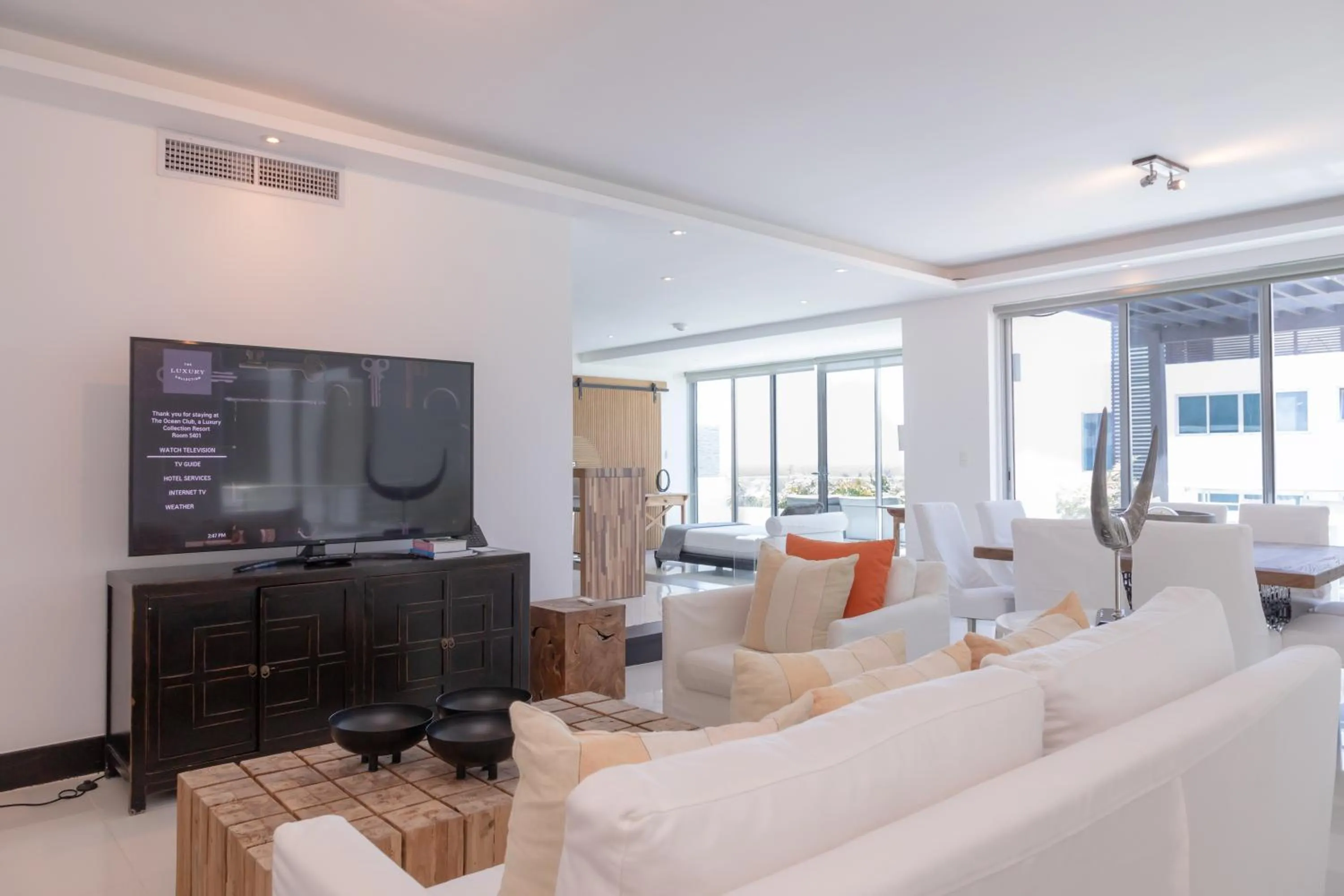 Communal lounge/ TV room in The Ocean Club, a Luxury Collection Resort, Costa Norte