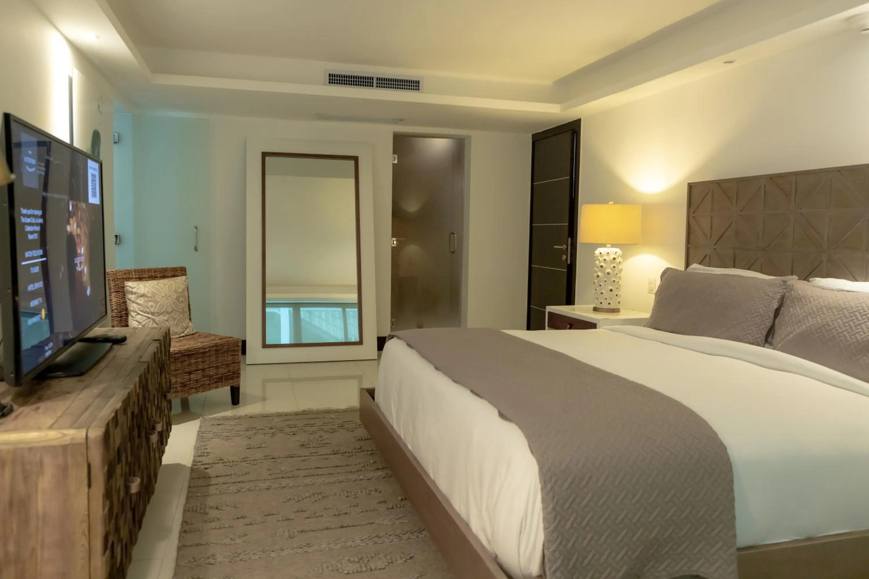 Communal lounge/ TV room, Bed in The Ocean Club, a Luxury Collection Resort, Costa Norte