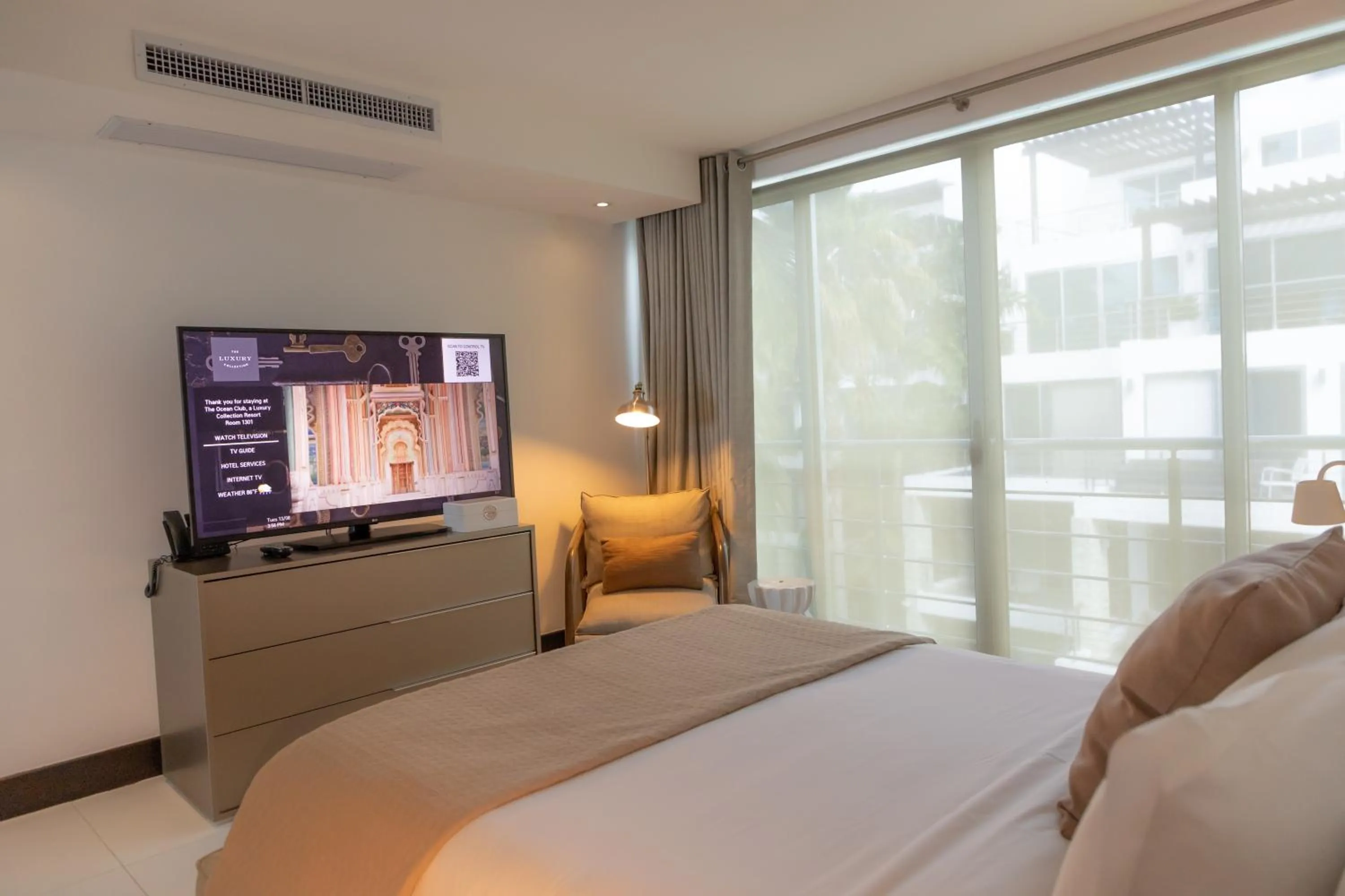 Bed in The Ocean Club, a Luxury Collection Resort, Costa Norte