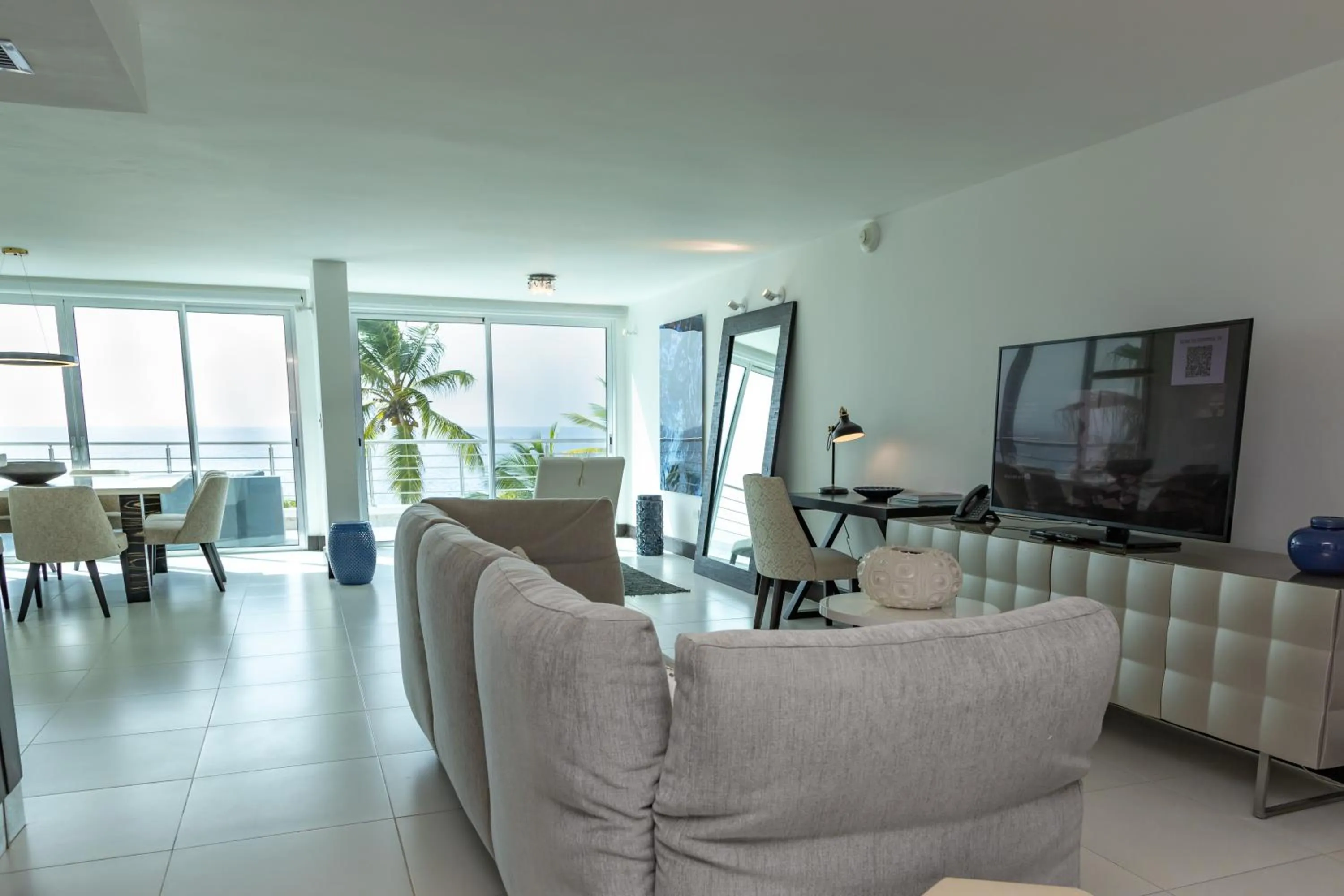 TV and multimedia in The Ocean Club, a Luxury Collection Resort, Costa Norte