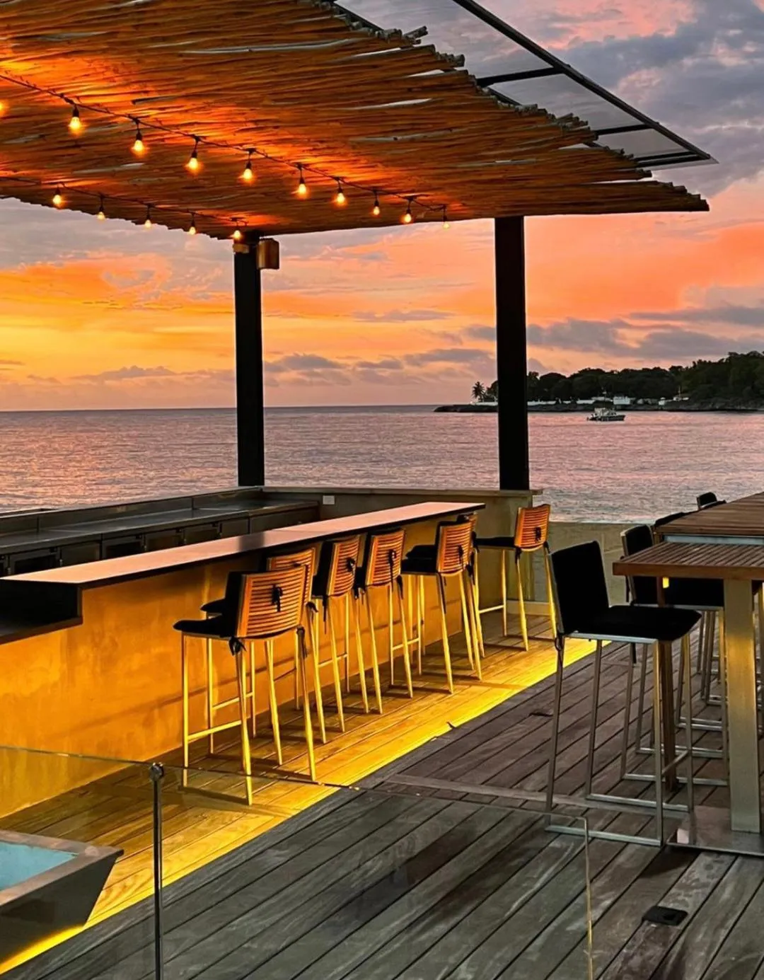 Lounge or bar in The Ocean Club, a Luxury Collection Resort, Costa Norte