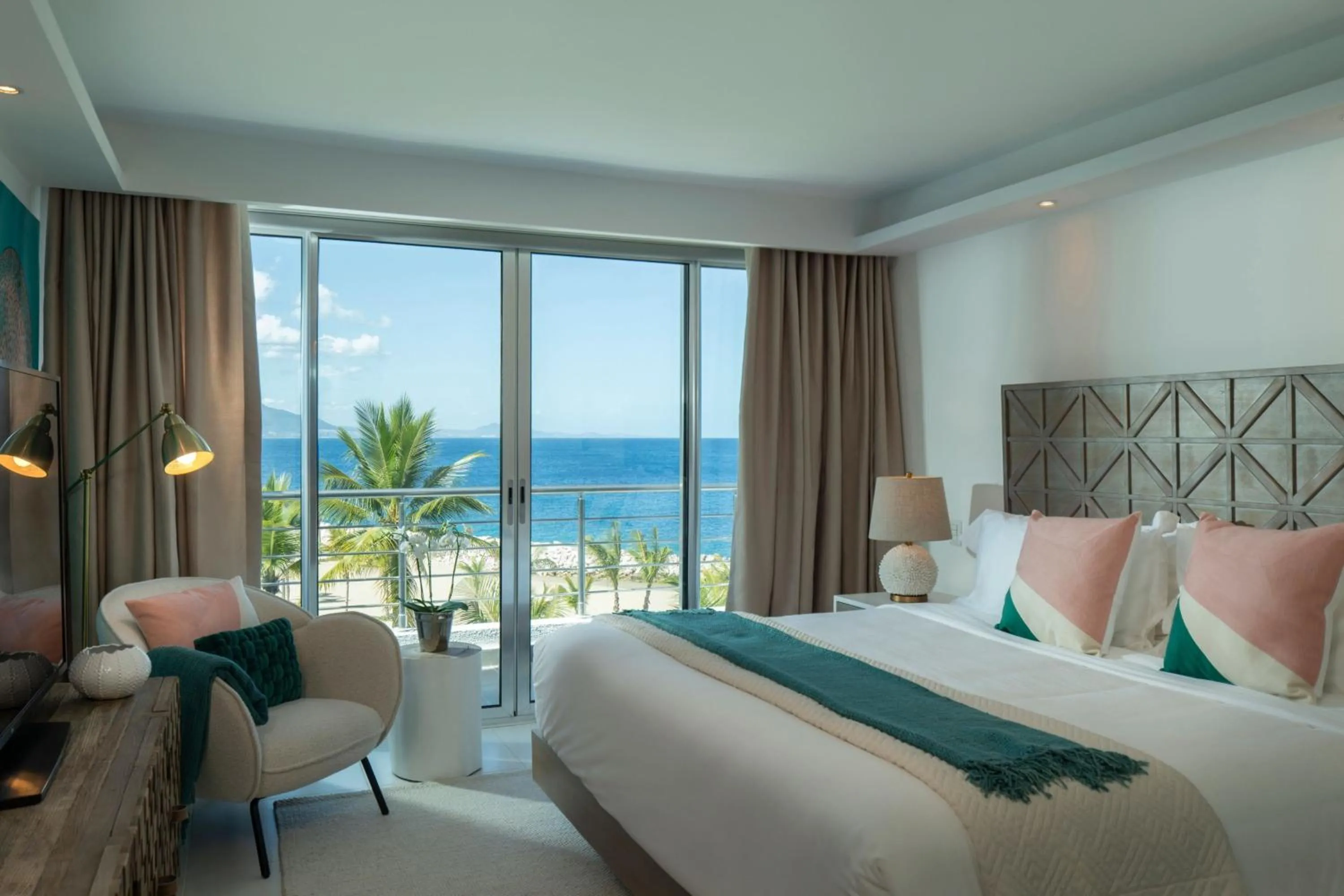Bedroom, Bed in The Ocean Club, a Luxury Collection Resort, Costa Norte
