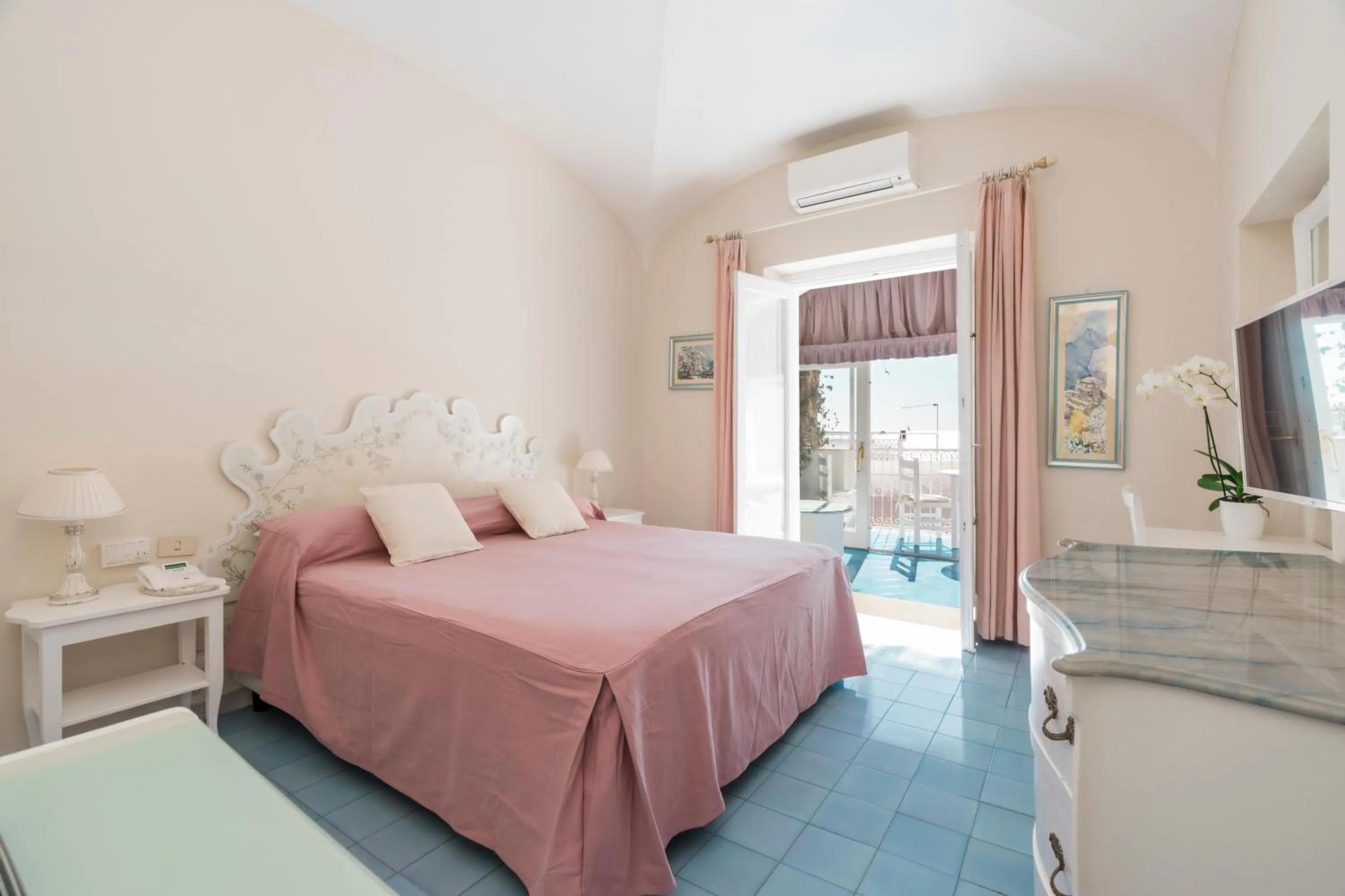 Bed in Villa La Tartana