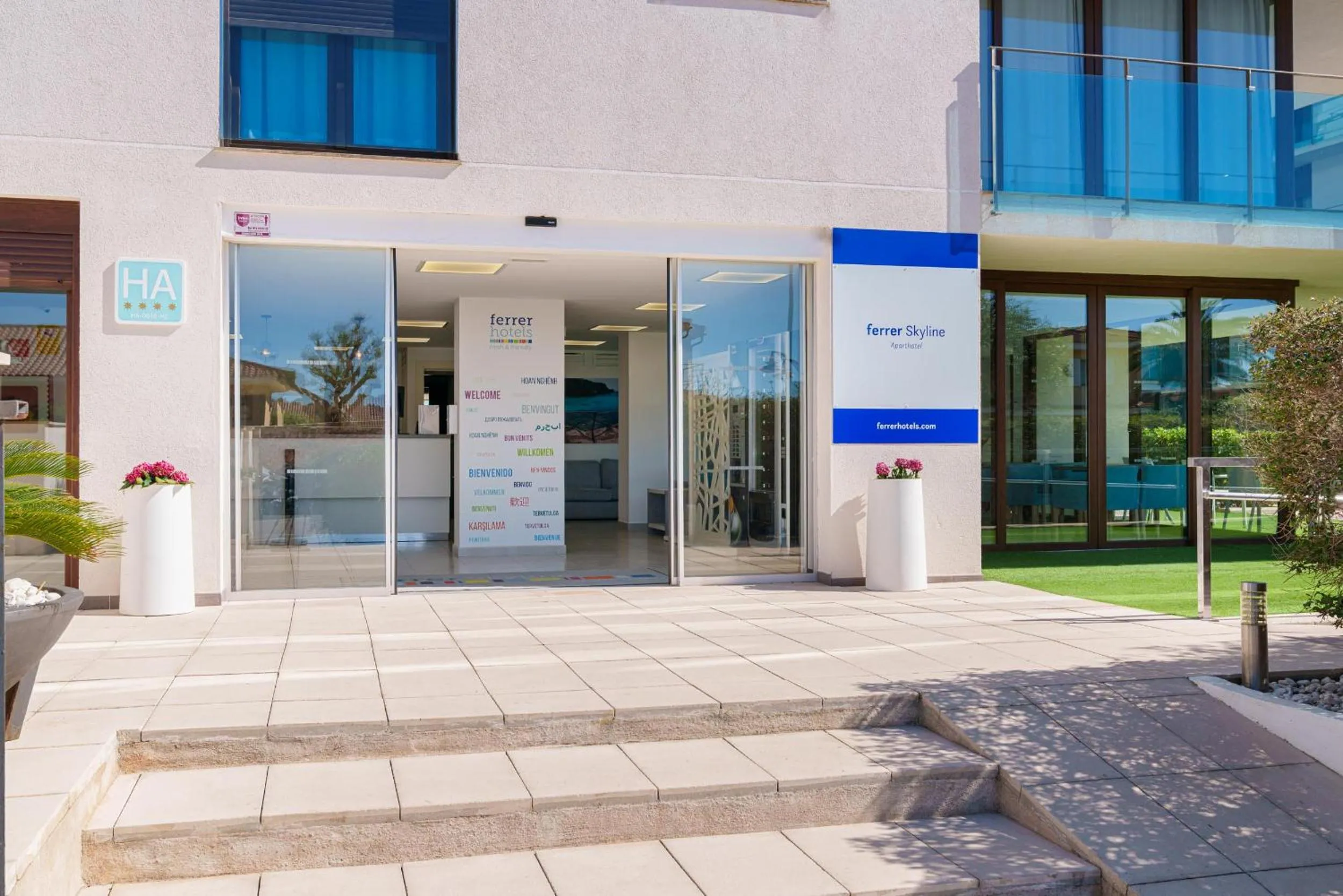 Lobby or reception in Aparthotel Caprice Skyline