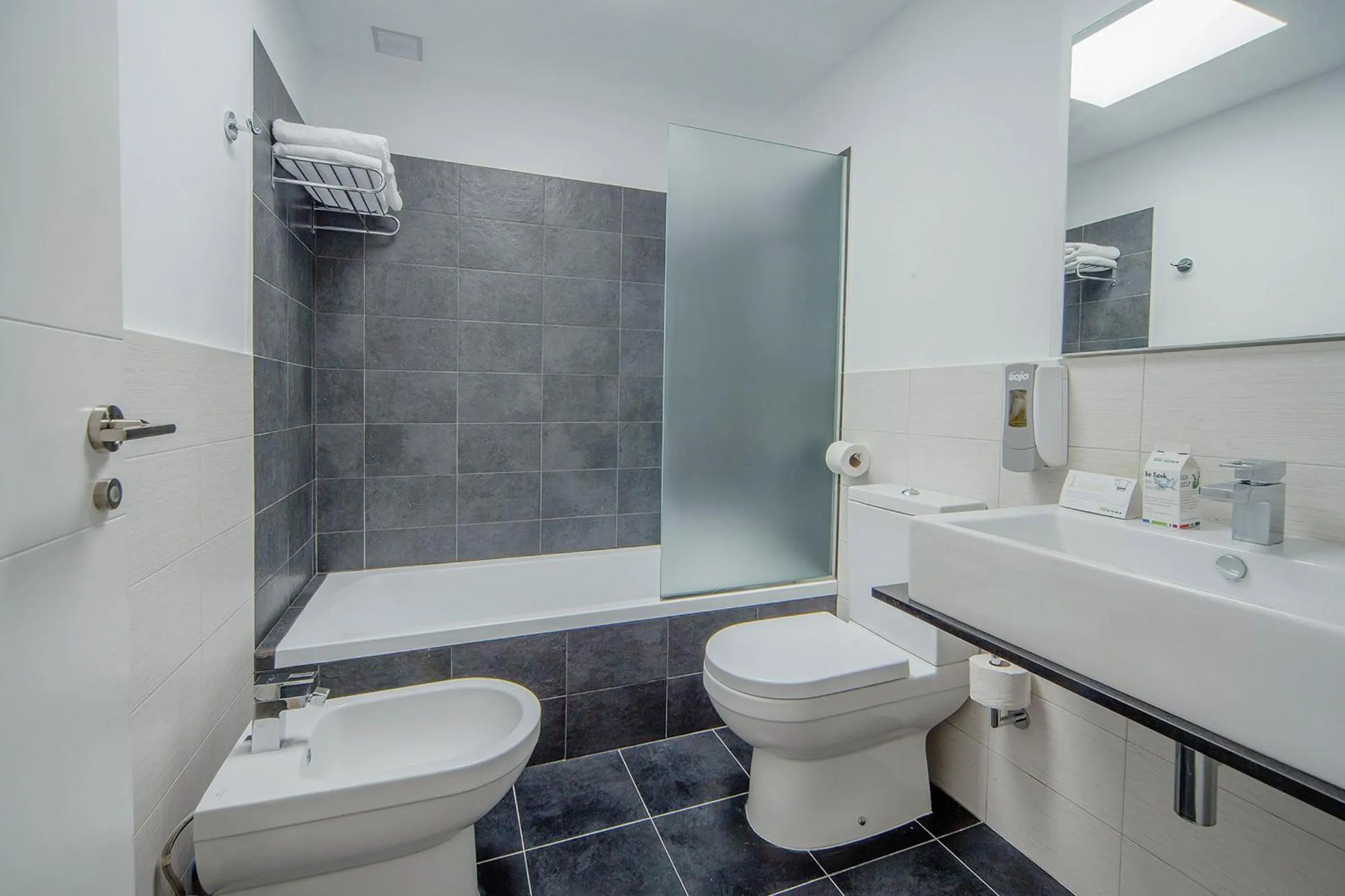 Bathroom in Aparthotel Caprice Skyline