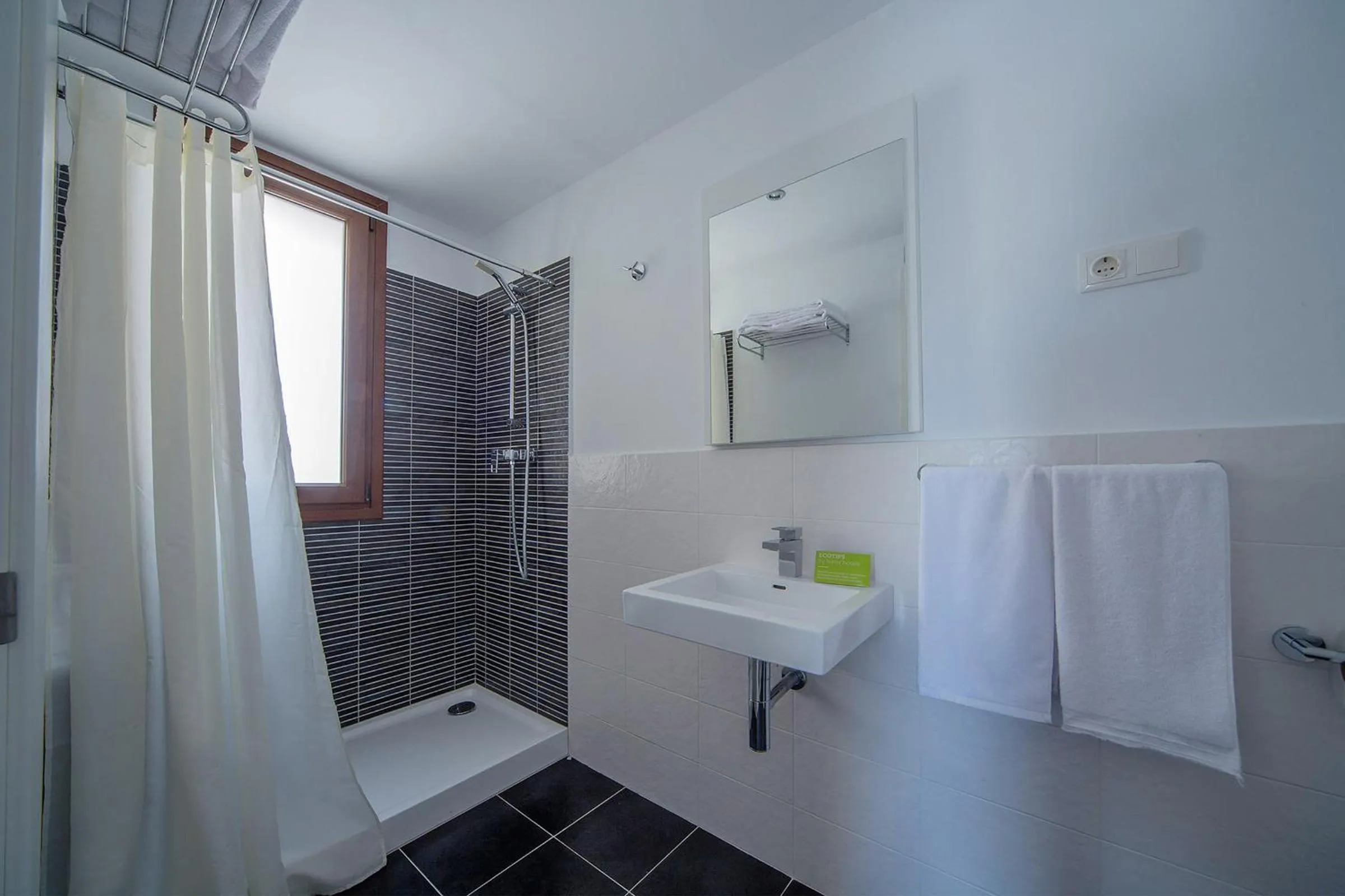 Shower in Aparthotel Caprice Skyline