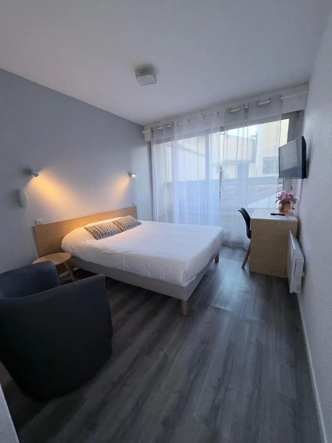 Photo of the whole room, Bed in Hotel Bains Sarrailh